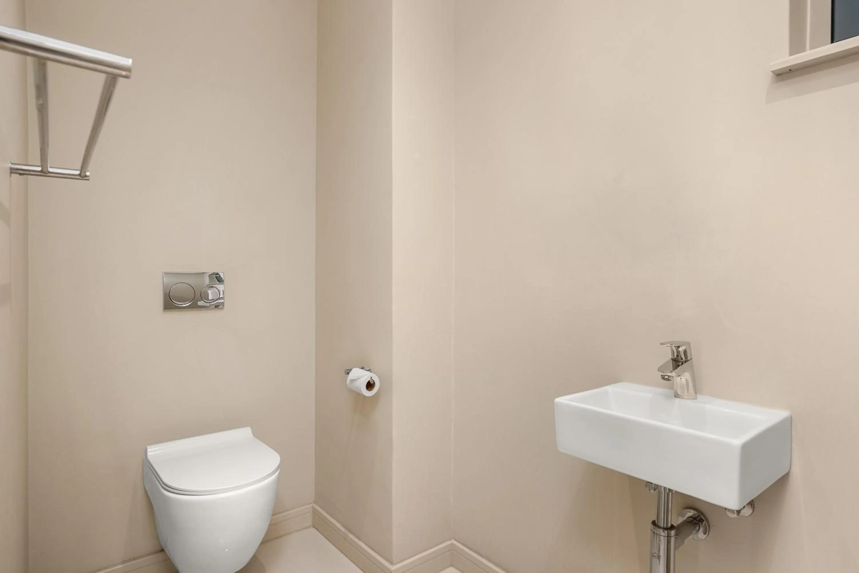 Bathroom in Easy Stay - The Tyrwhitt Rosebank