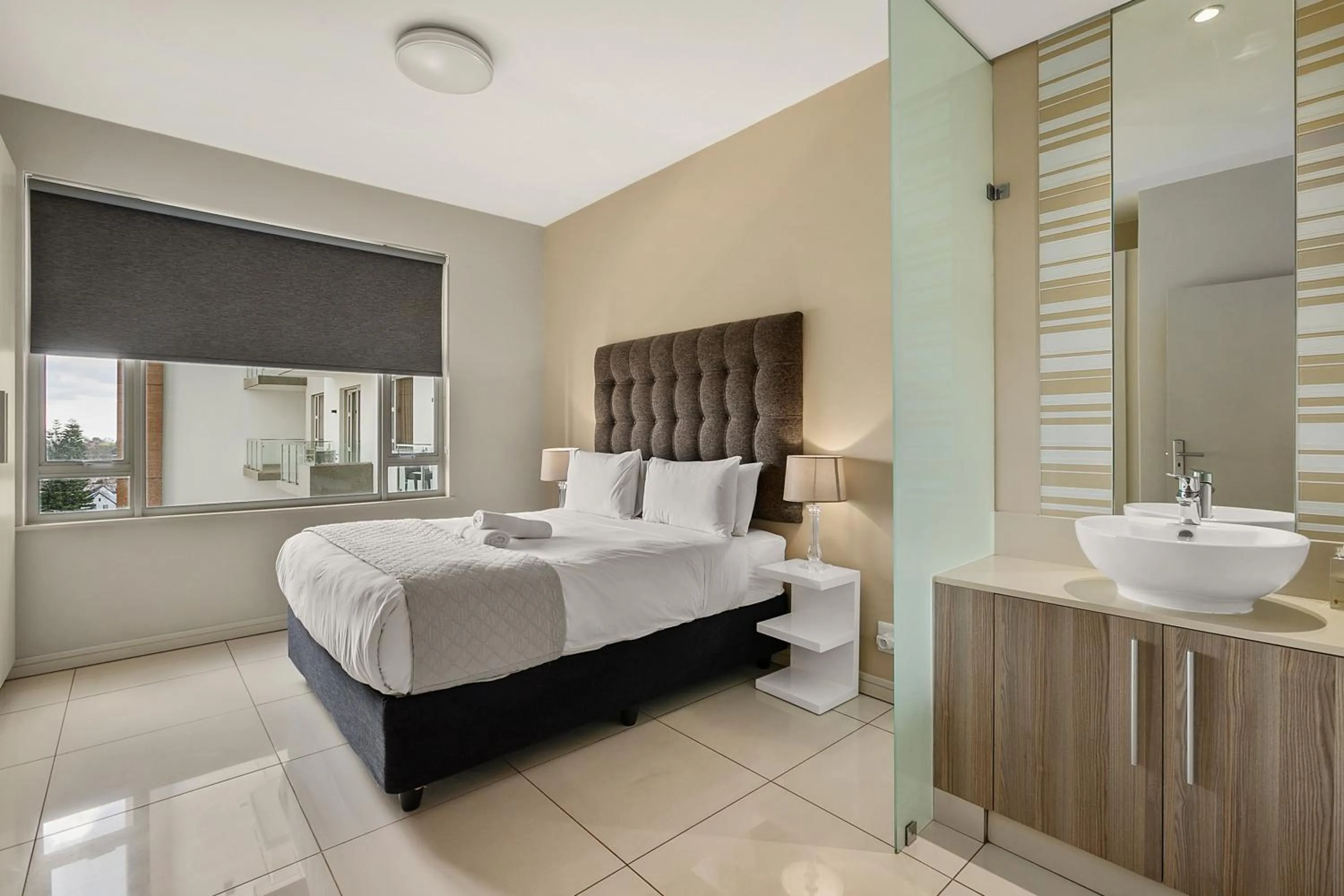 Bedroom, Bed in Easy Stay - The Tyrwhitt Rosebank