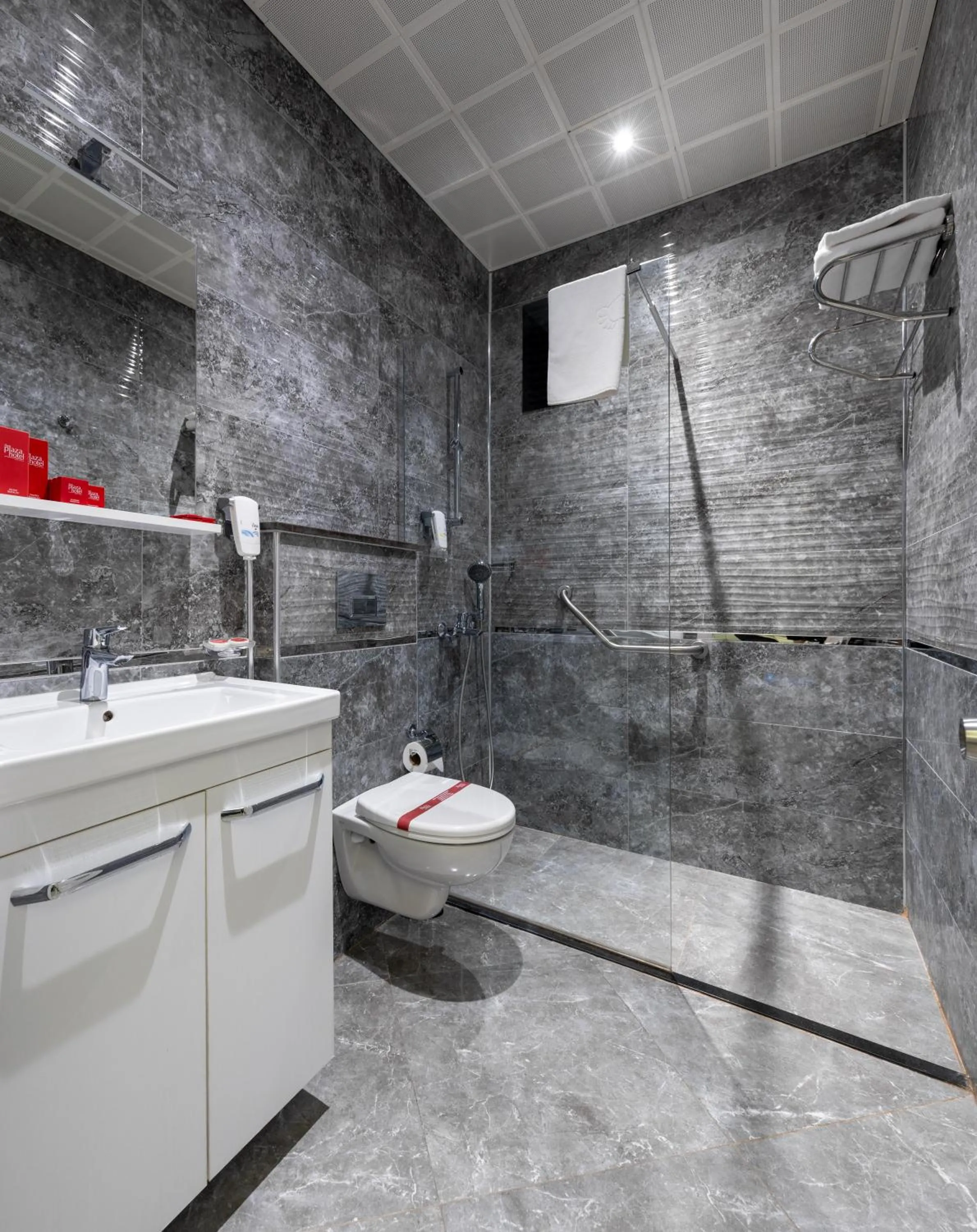 Shower in The Plaza Hotel Edirne