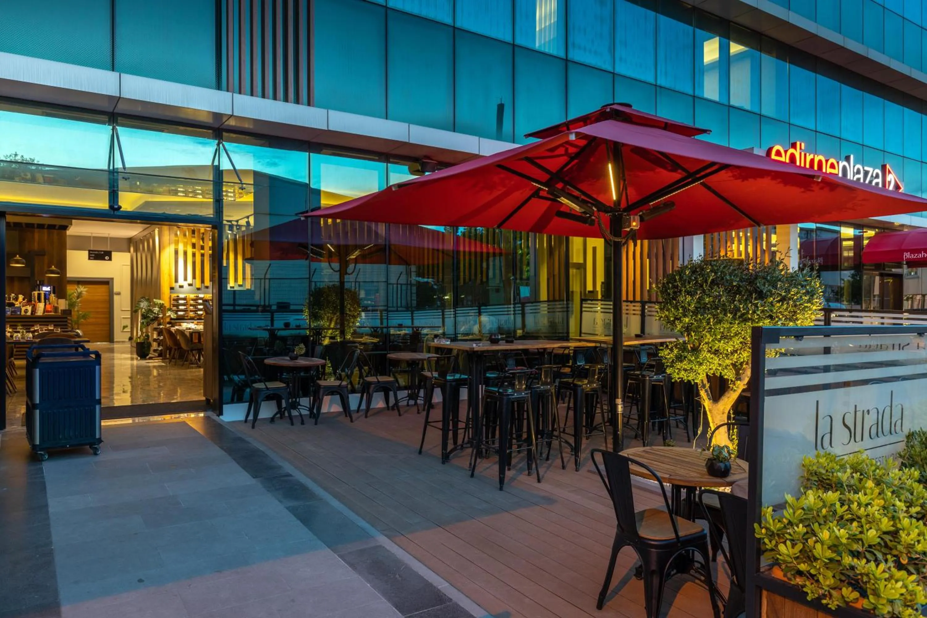 Restaurant/places to eat in The Plaza Hotel Edirne