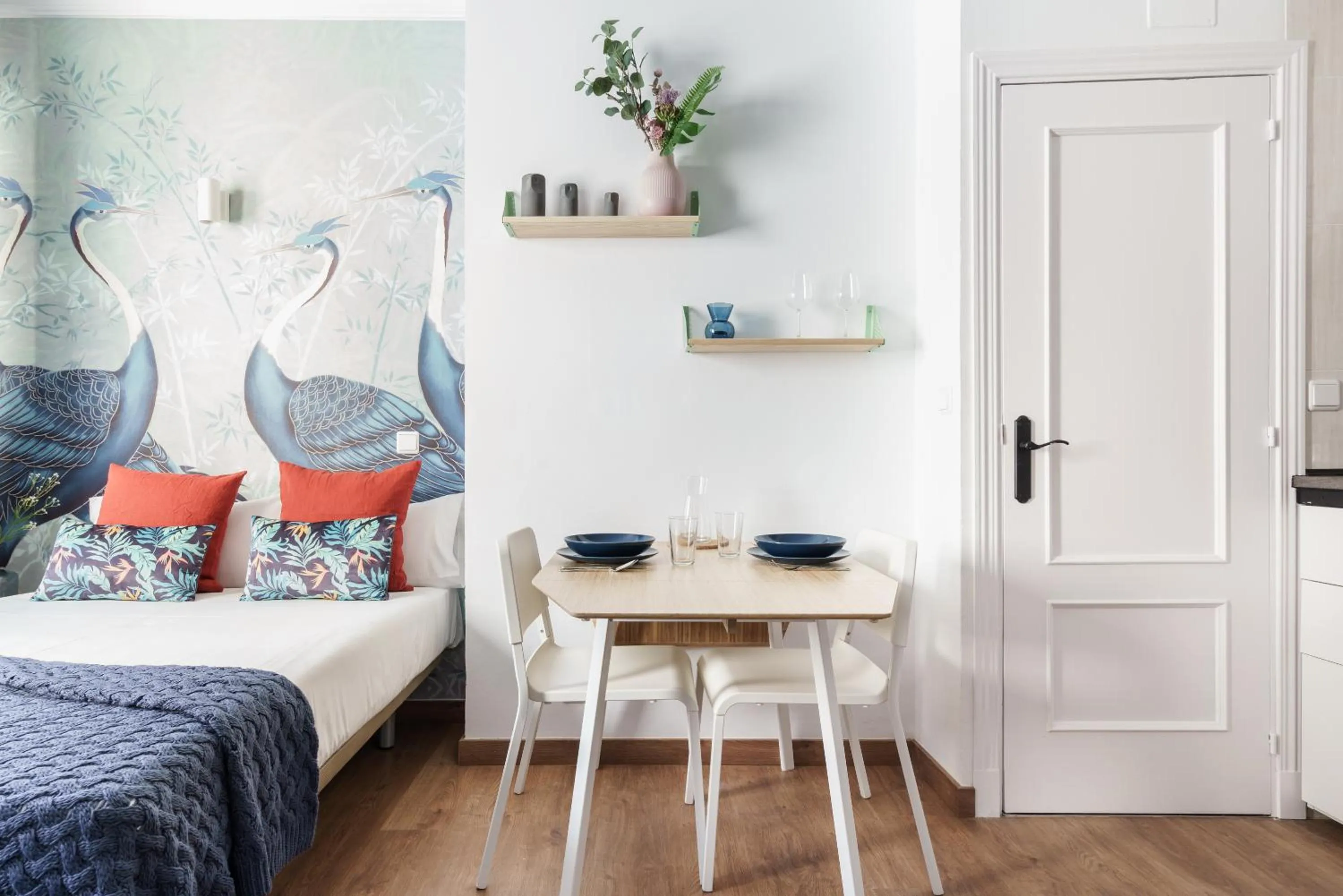 Dining area, Bed in Smartr Madrid Gran Via 47