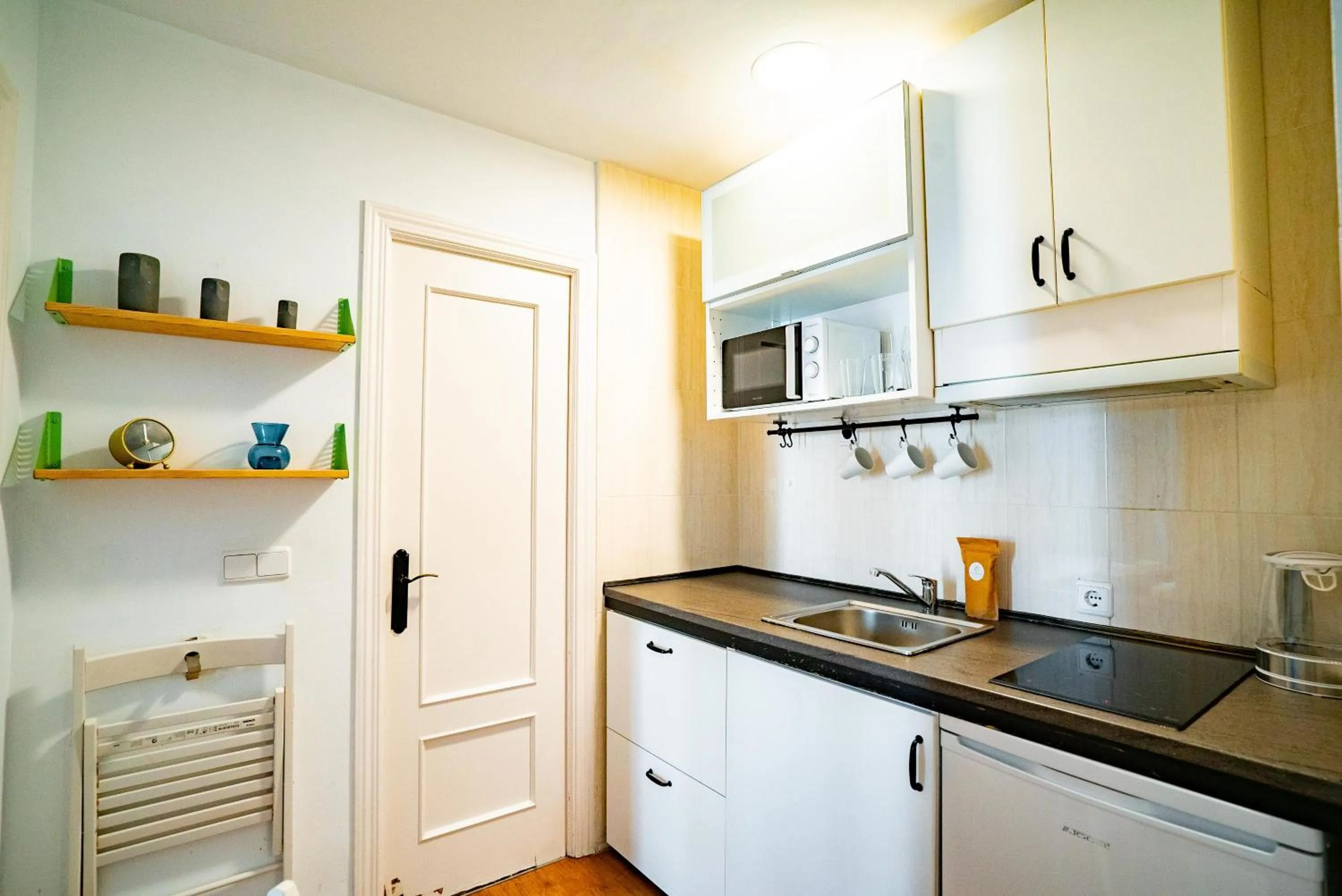 Coffee/tea facilities in Smartr Madrid Gran Via 47