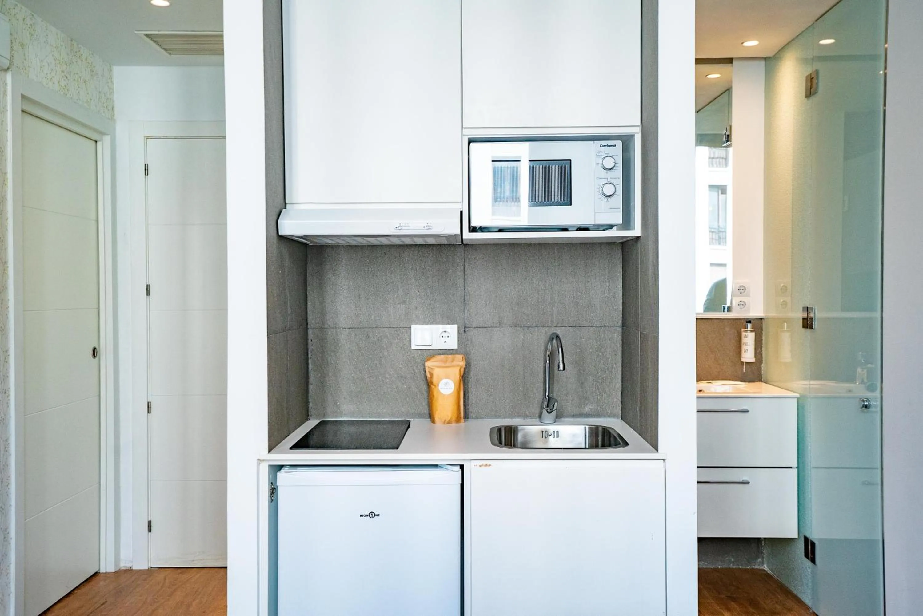 Coffee/tea facilities in Smartr Madrid Gran Via 47