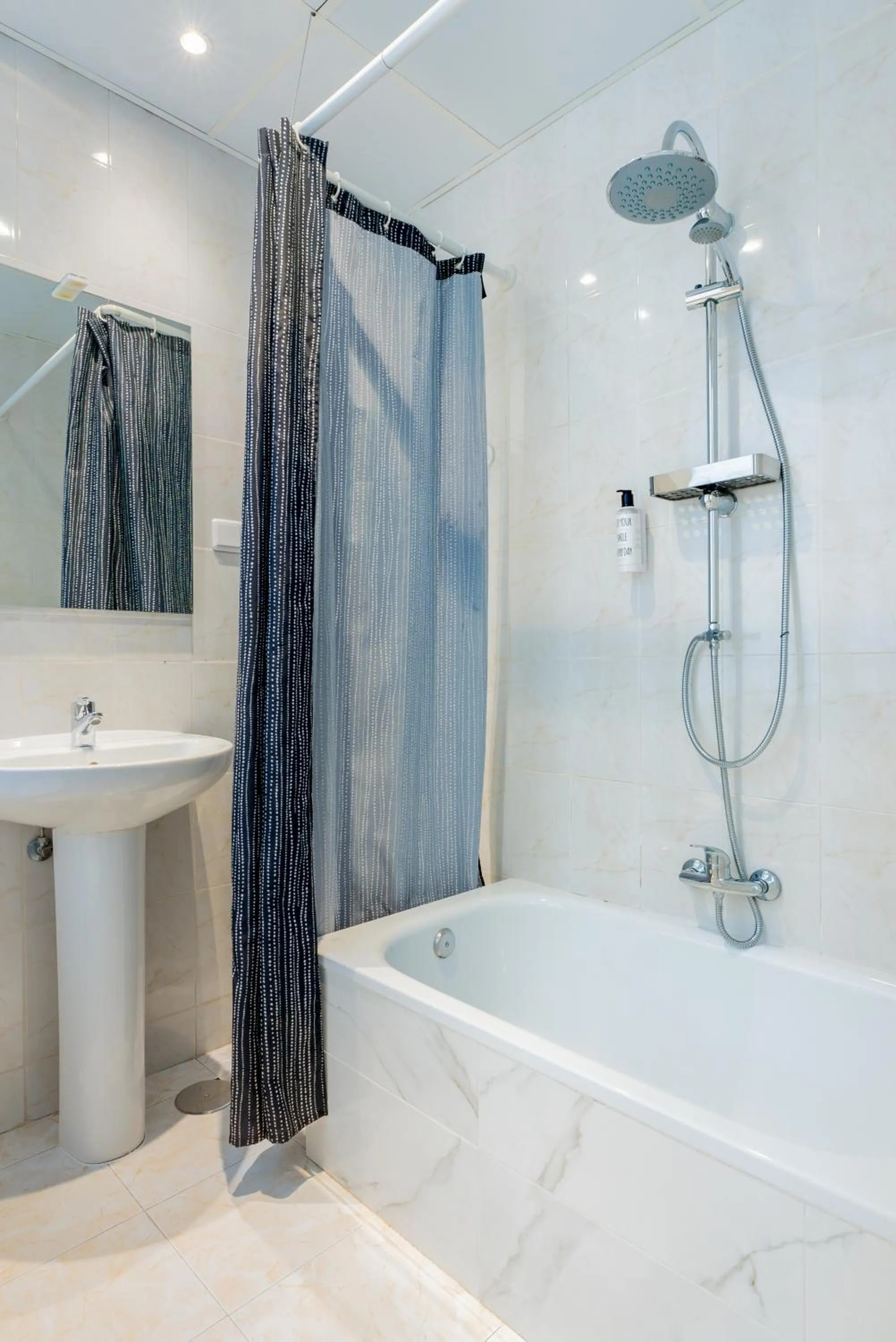 Shower in Smartr Madrid Gran Via 47