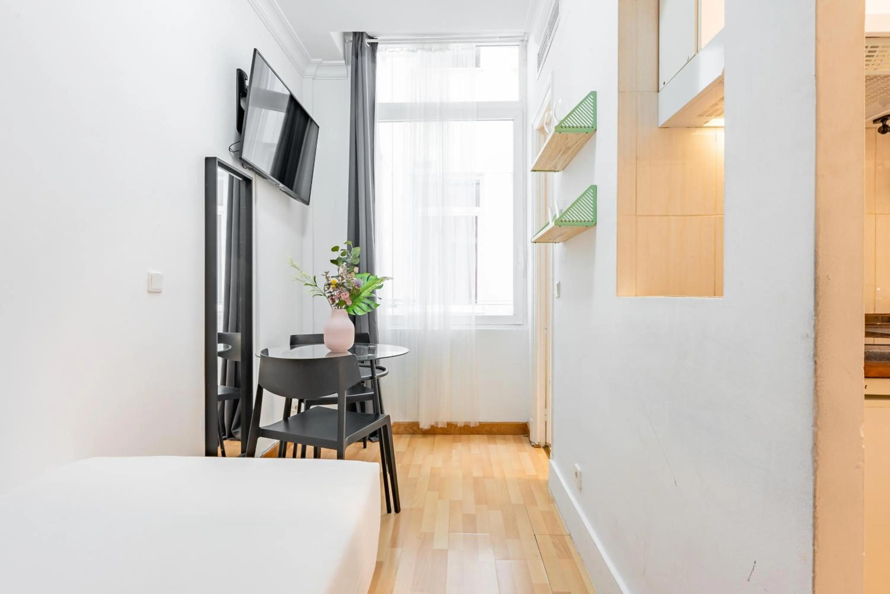 Dining area in Smartr Madrid Gran Via 47