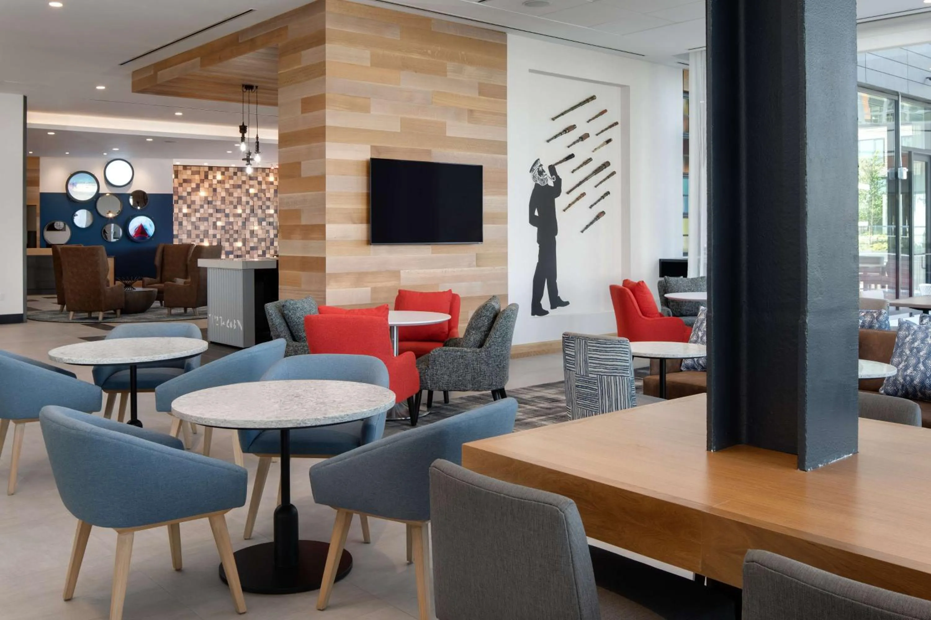 Lounge or bar in Hyatt Place Boston/Seaport District
