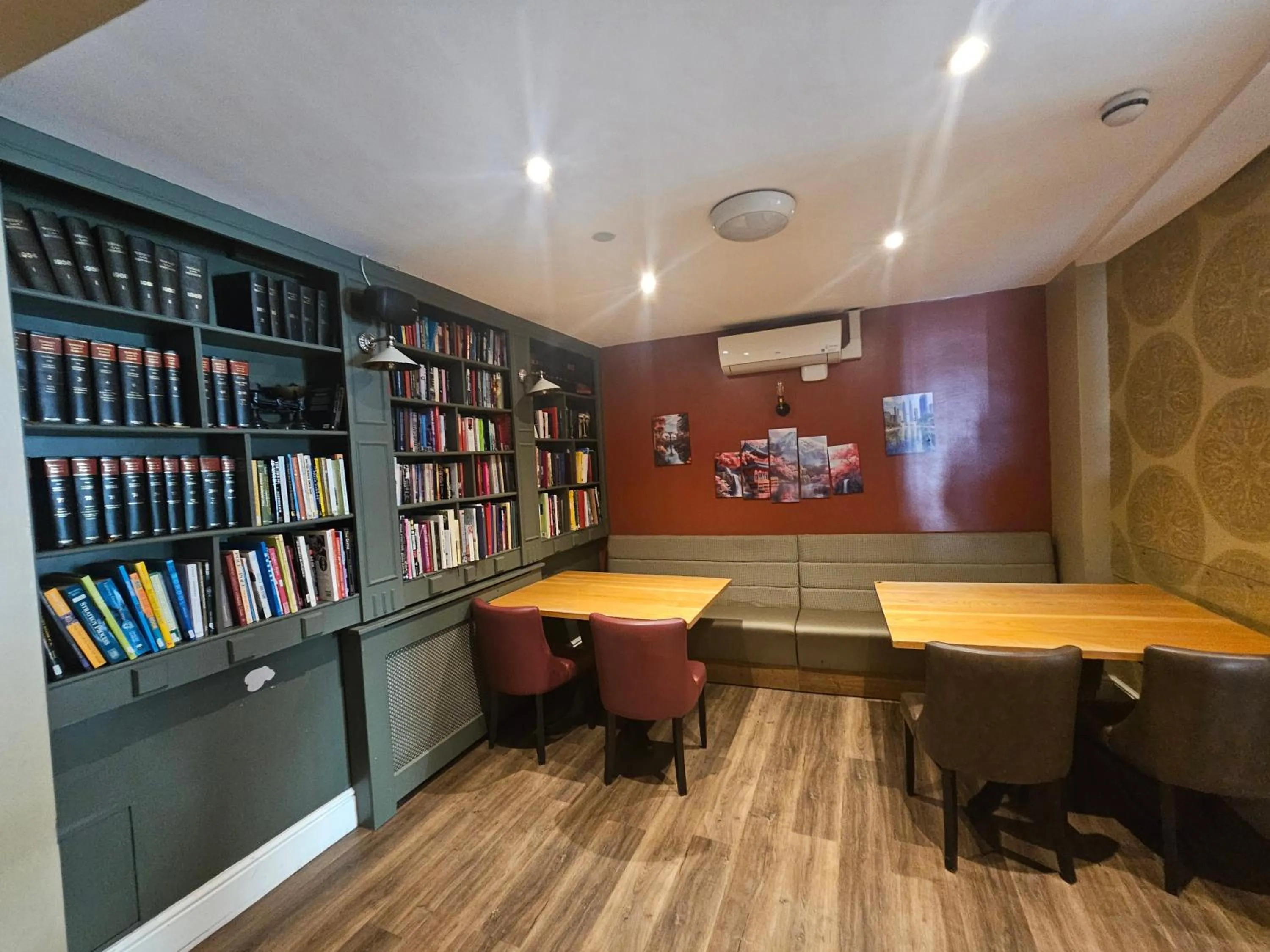 Library in The North Hill Hotel