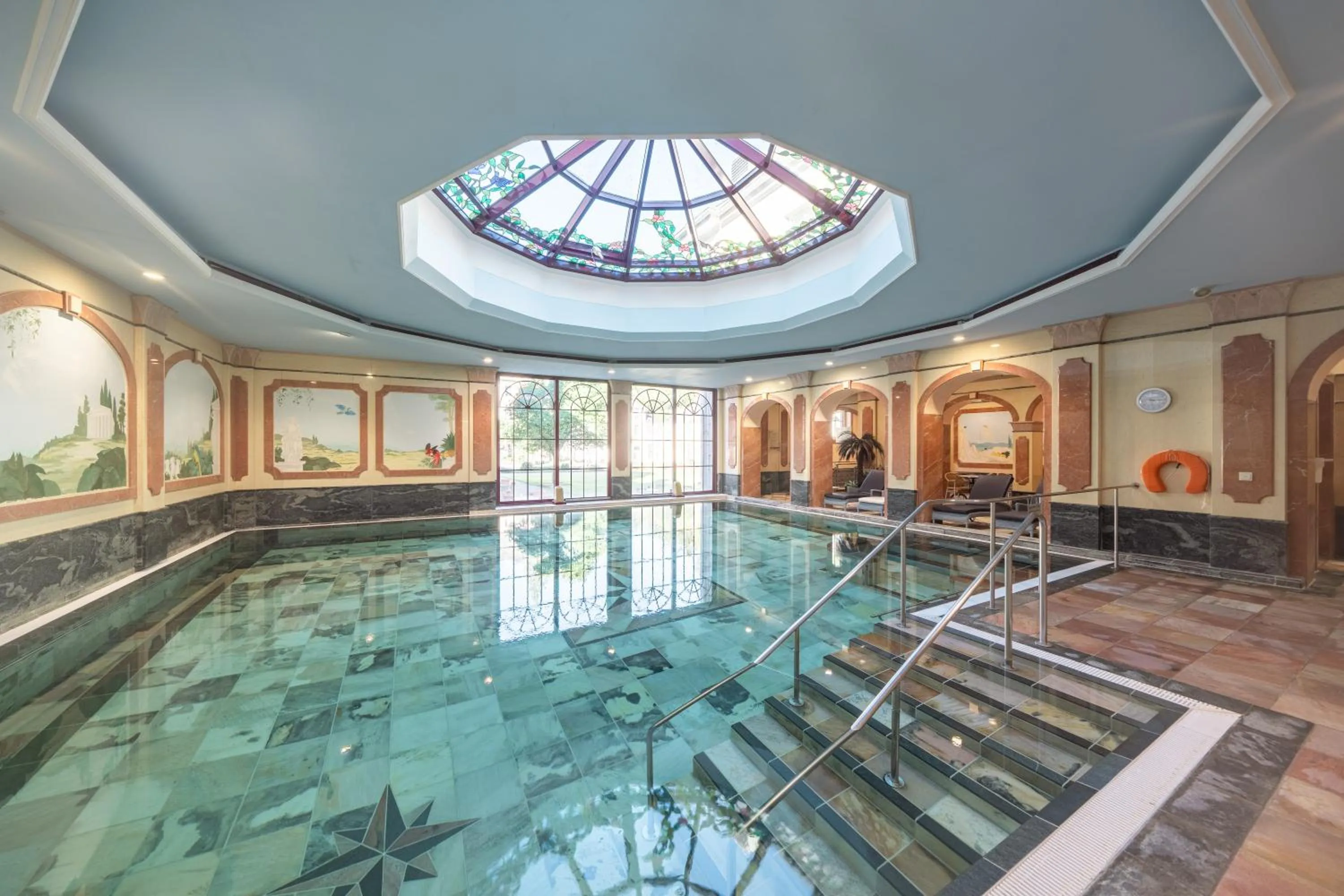 Swimming pool in Hotel Fürstenhof Bad Bertrich