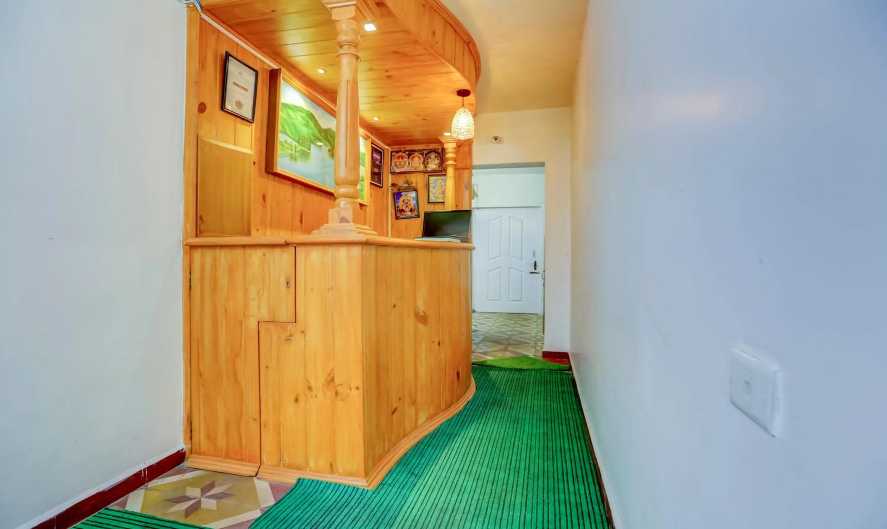 Lobby or reception in Treebo Atithi Bhavan, 1 Km From Ooty Lake