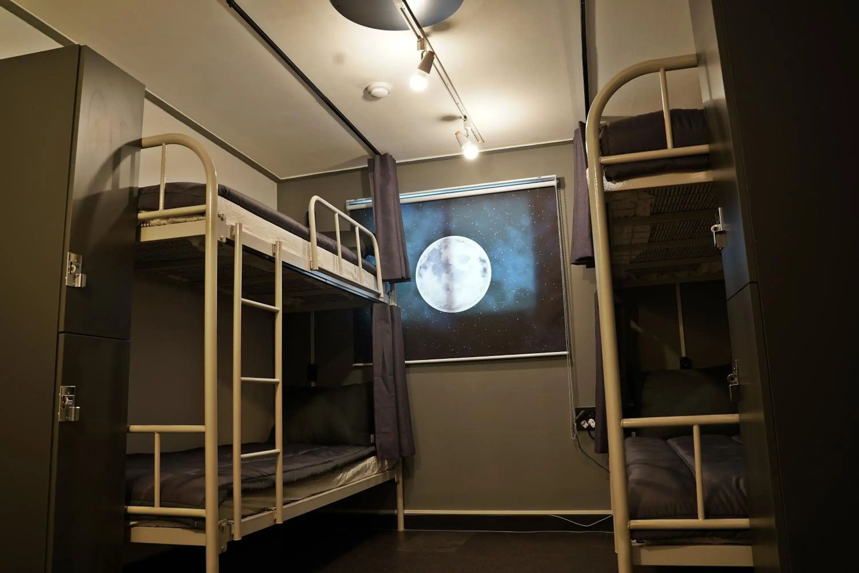 Bed in 4-Bed Mixed Dormitory Room in Apollo Guesthouse Bed in 4-Bed Mixed Dormitory Room in Apollo Guesthouse