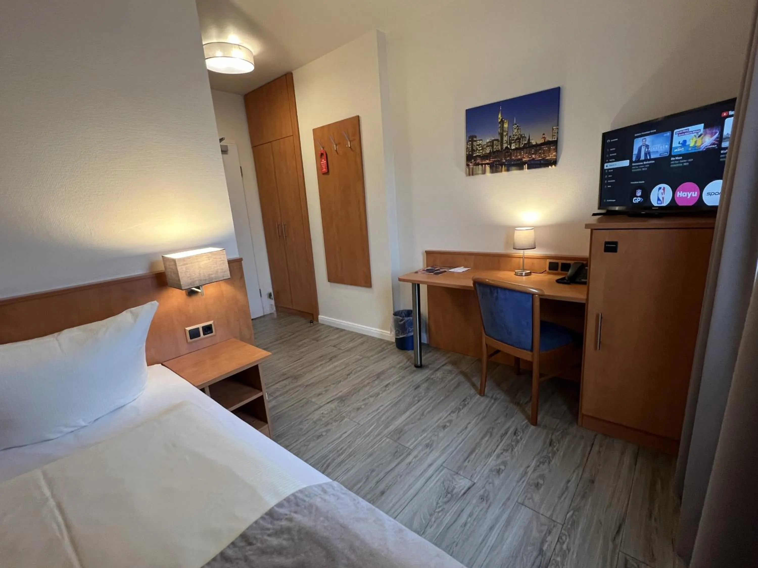 Bedroom, Bed in Hotel Niederräder Hof