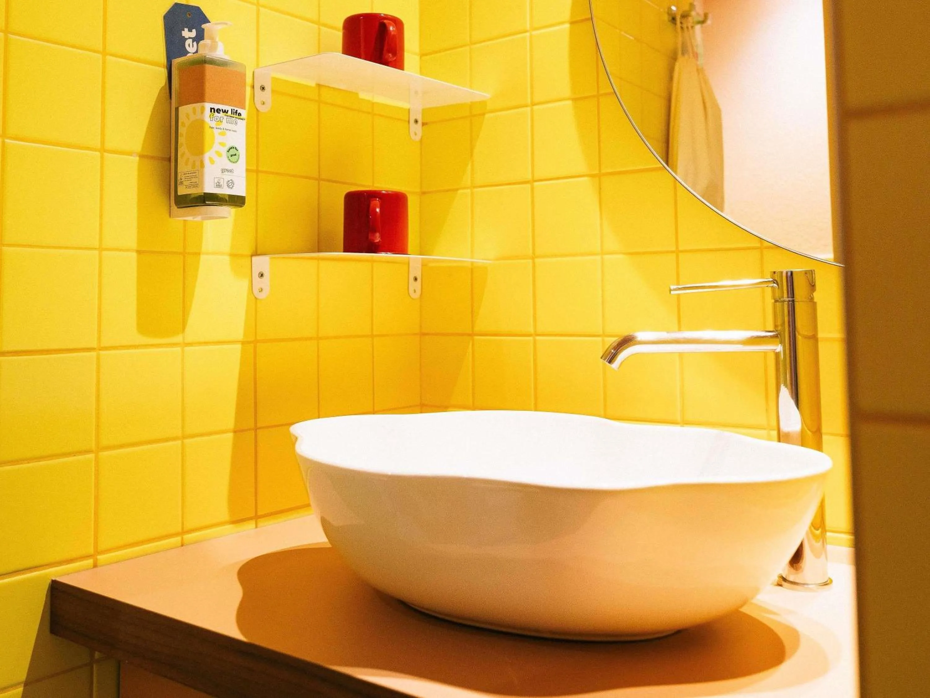 Bedroom in greet hôtel Pont du Gard - Route d'Avignon