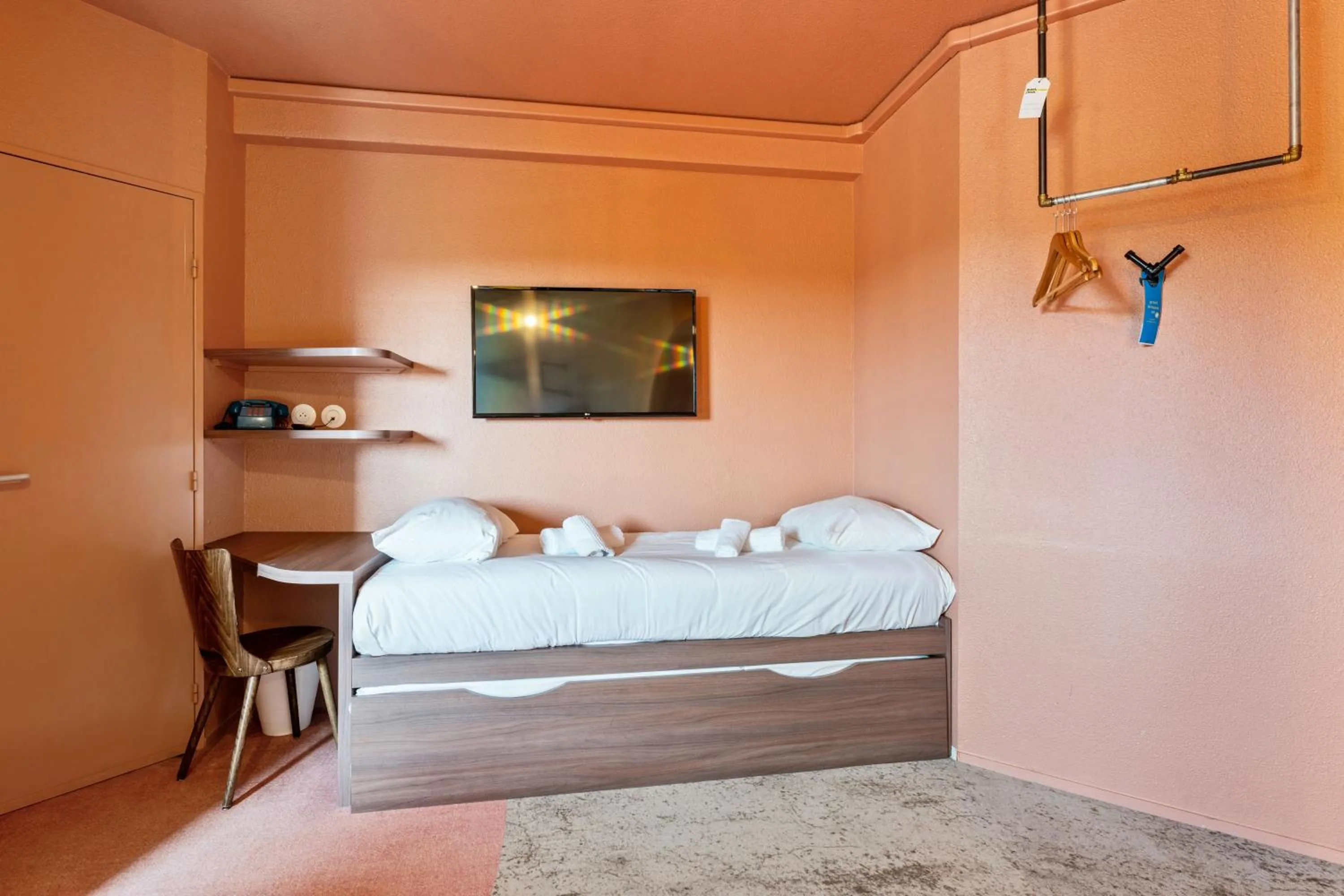 TV and multimedia, Bed in greet hôtel Pont du Gard - Route d'Avignon