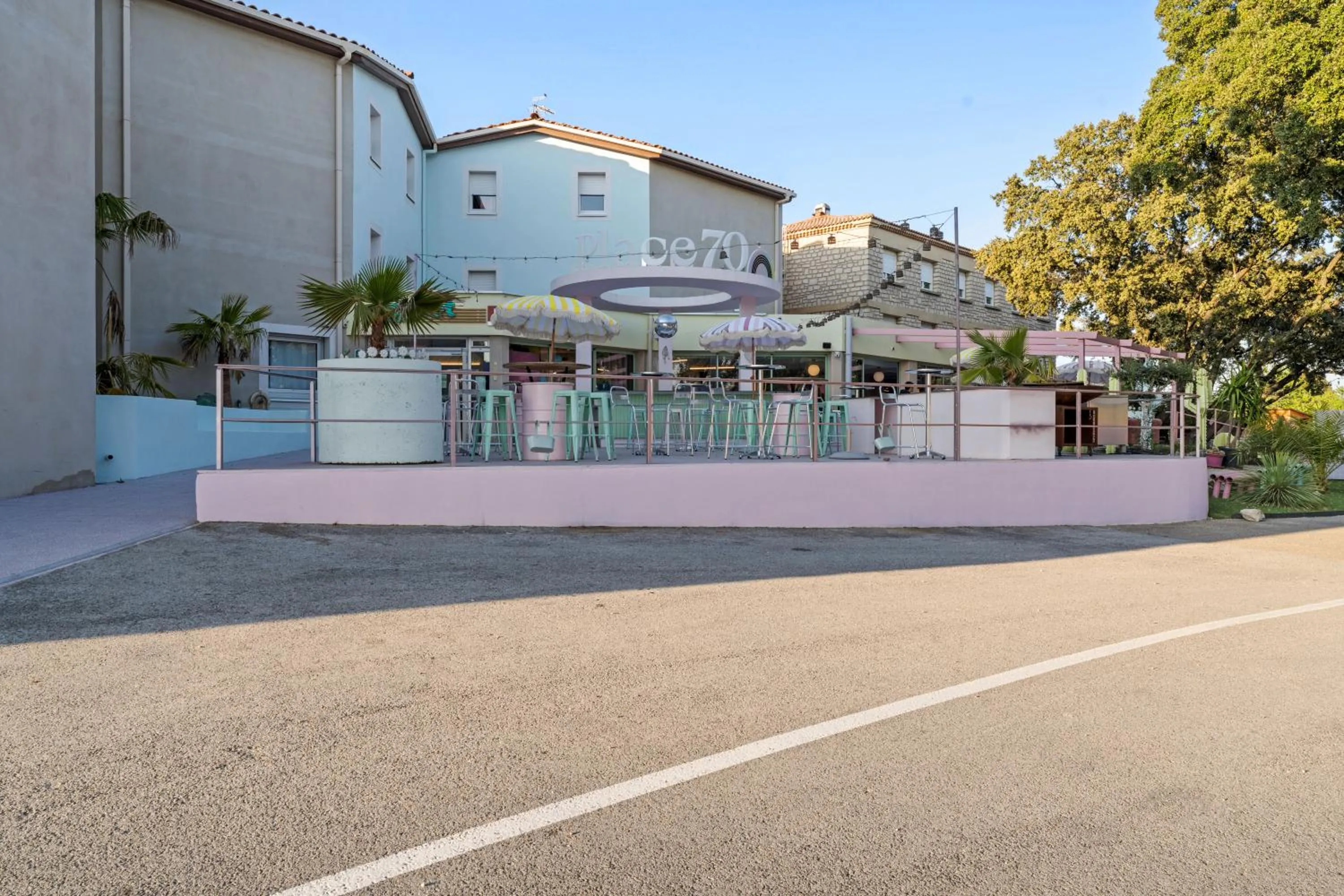 Property building in greet hôtel Pont du Gard - Route d'Avignon