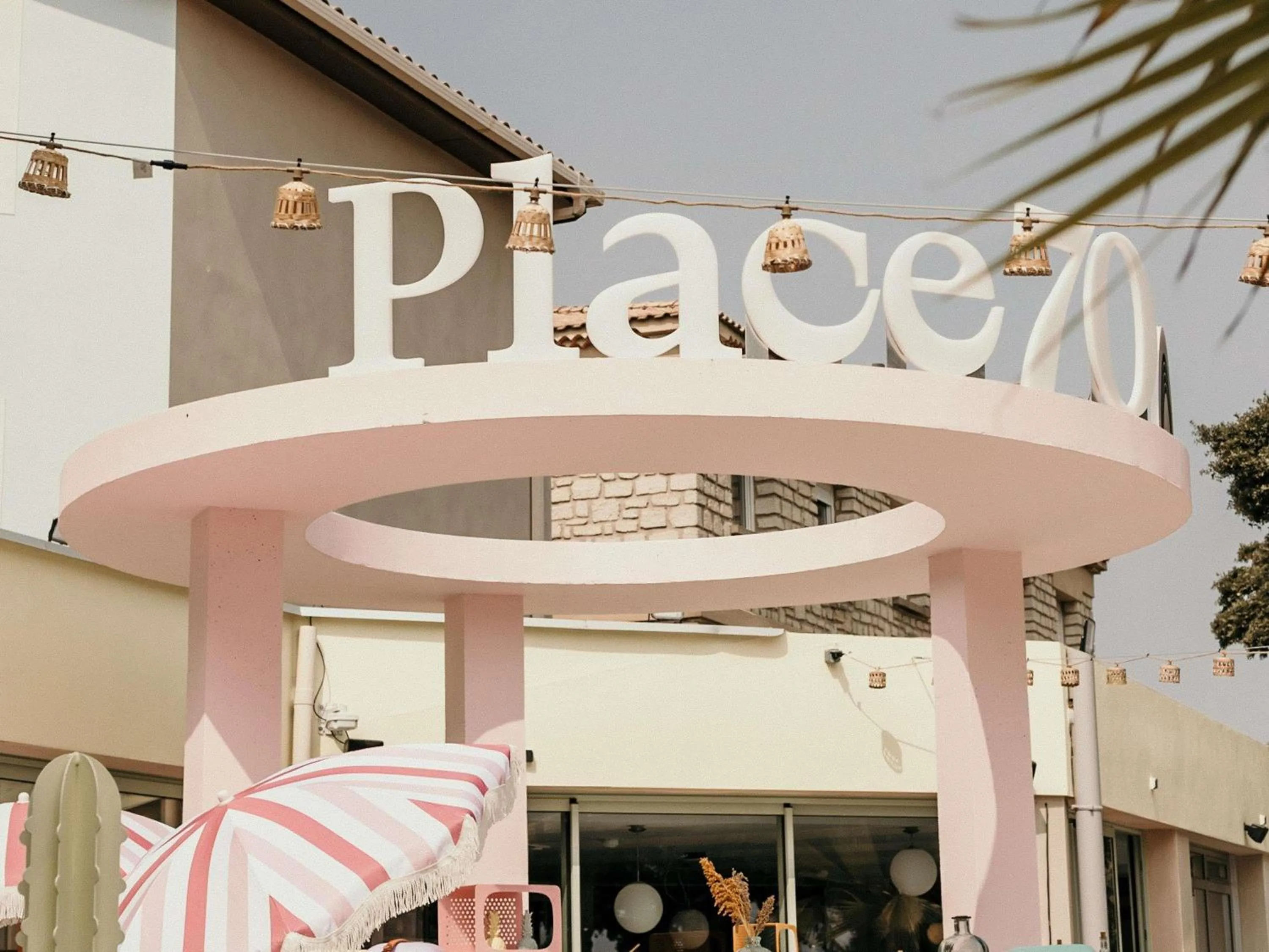 Lounge or bar in greet hôtel Pont du Gard - Route d'Avignon