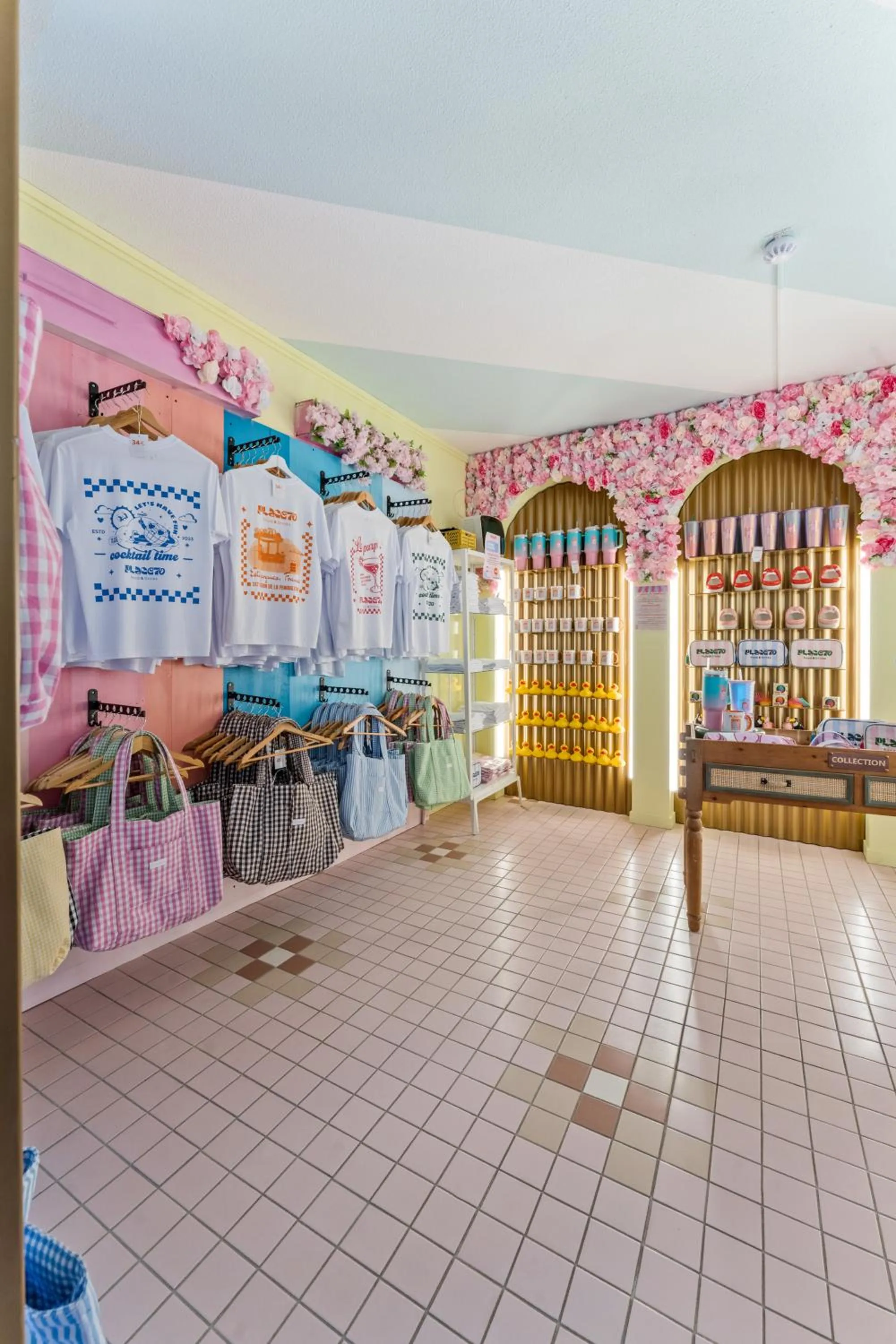 On-site shops in greet hôtel Pont du Gard - Route d'Avignon