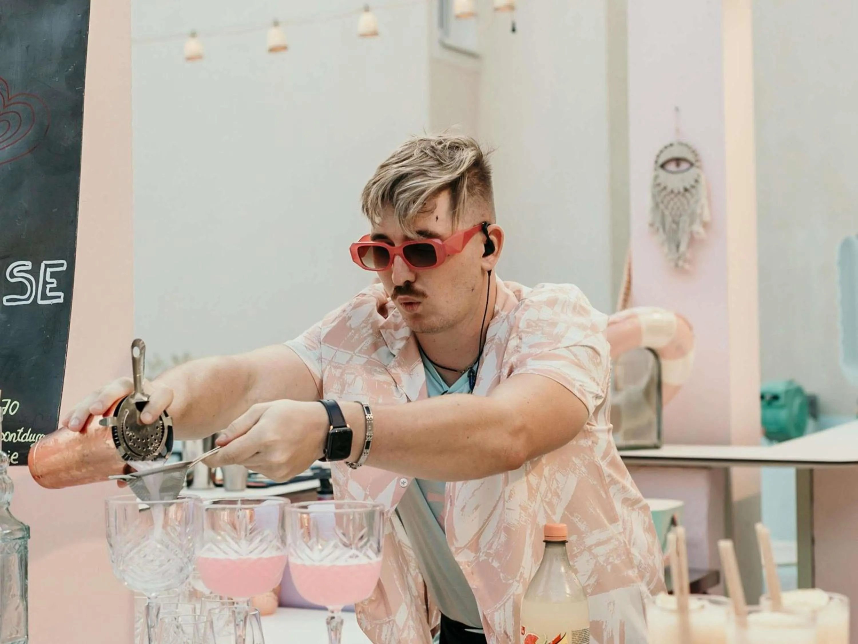 Lounge or bar in greet hôtel Pont du Gard - Route d'Avignon