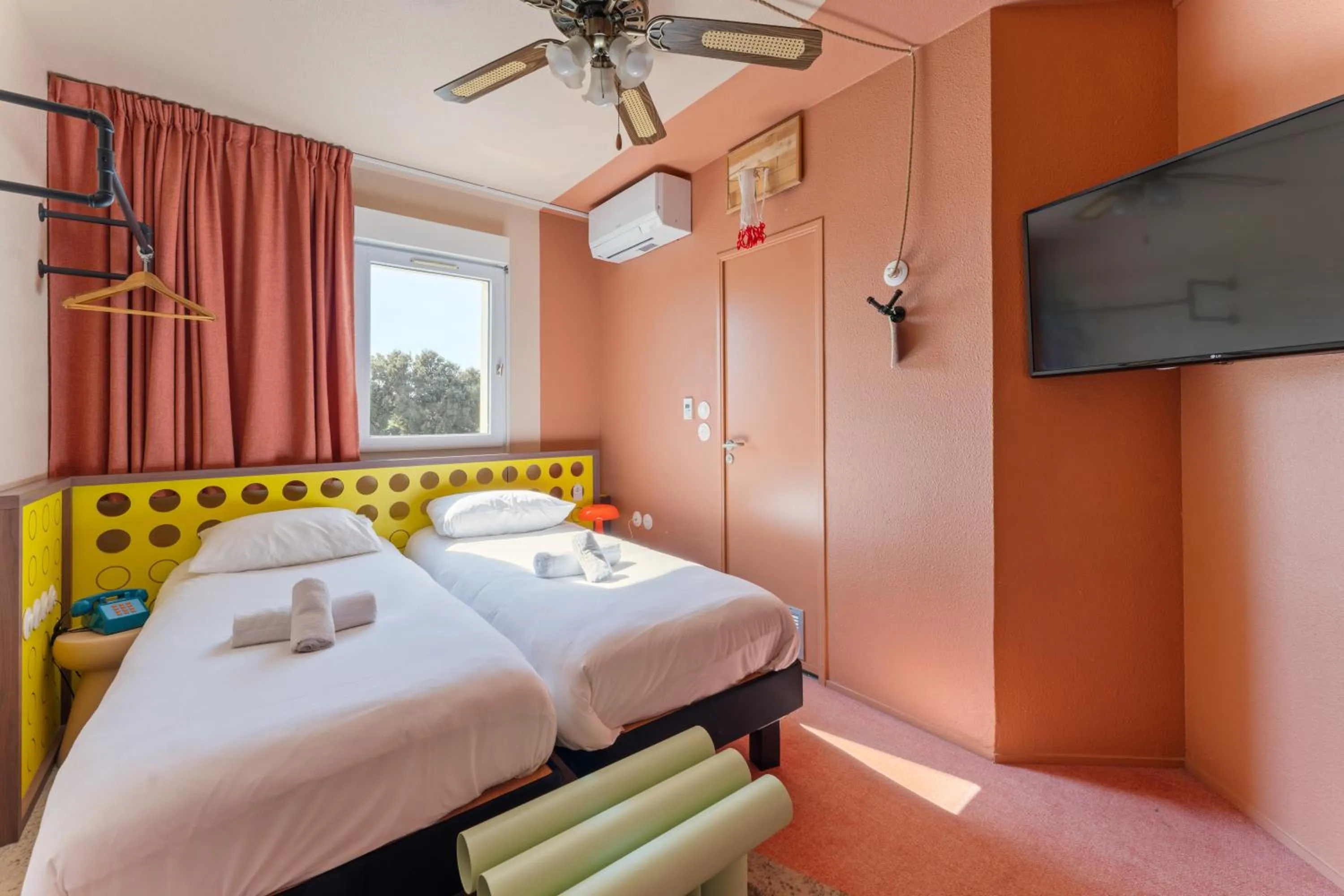 Bedroom, Bed in greet hôtel Pont du Gard - Route d'Avignon