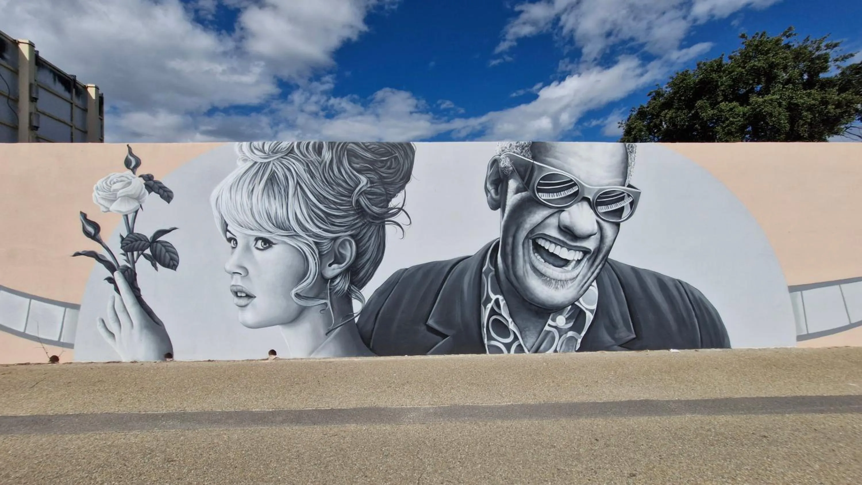 Property building in greet hôtel Pont du Gard - Route d'Avignon