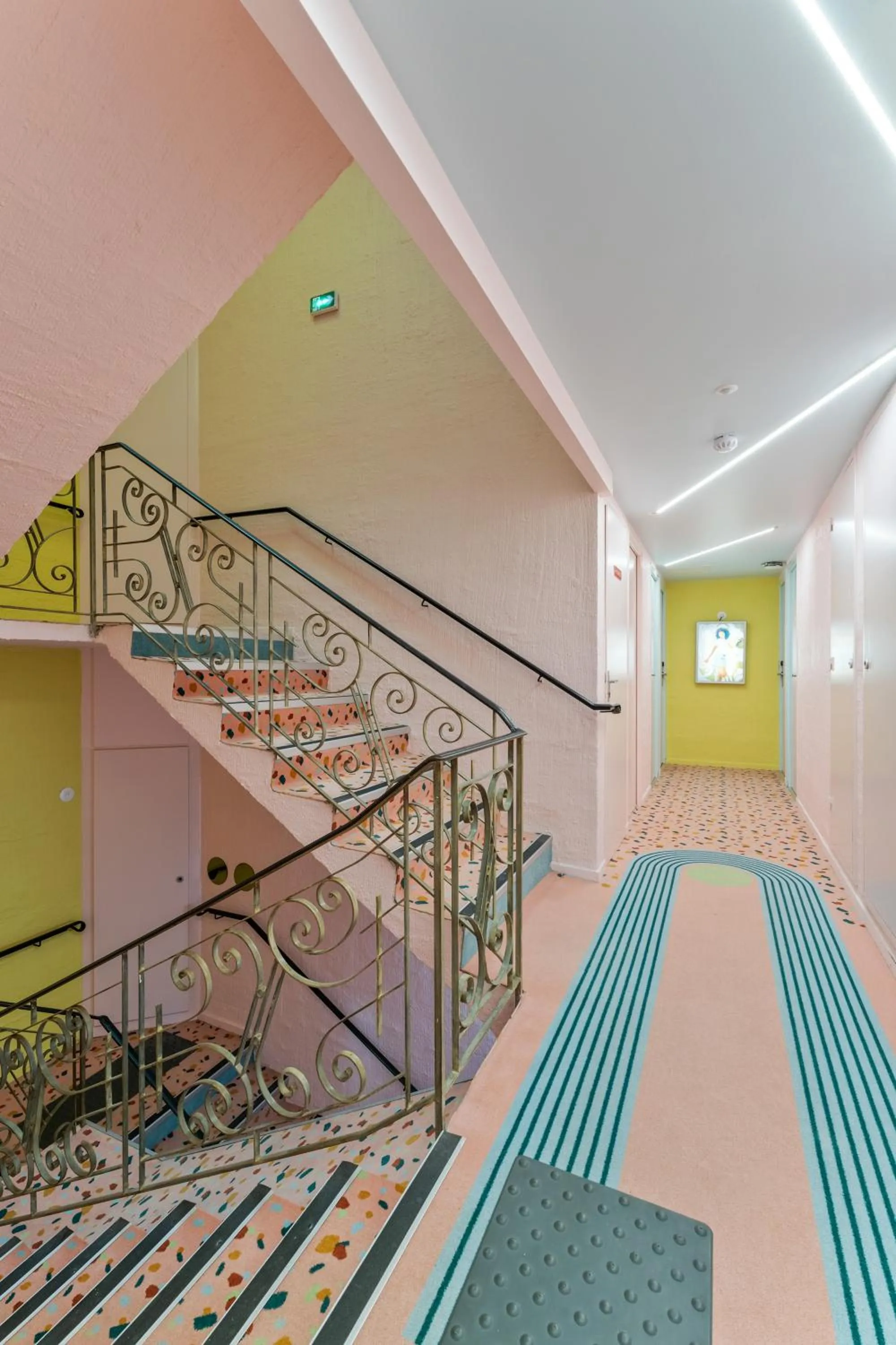 Property building in greet hôtel Pont du Gard - Route d'Avignon