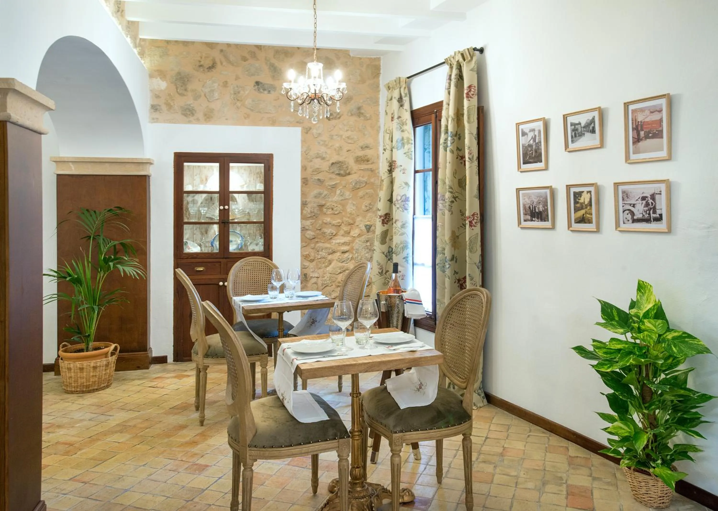 Restaurant/places to eat in Petit Caimari - Turismo de interior