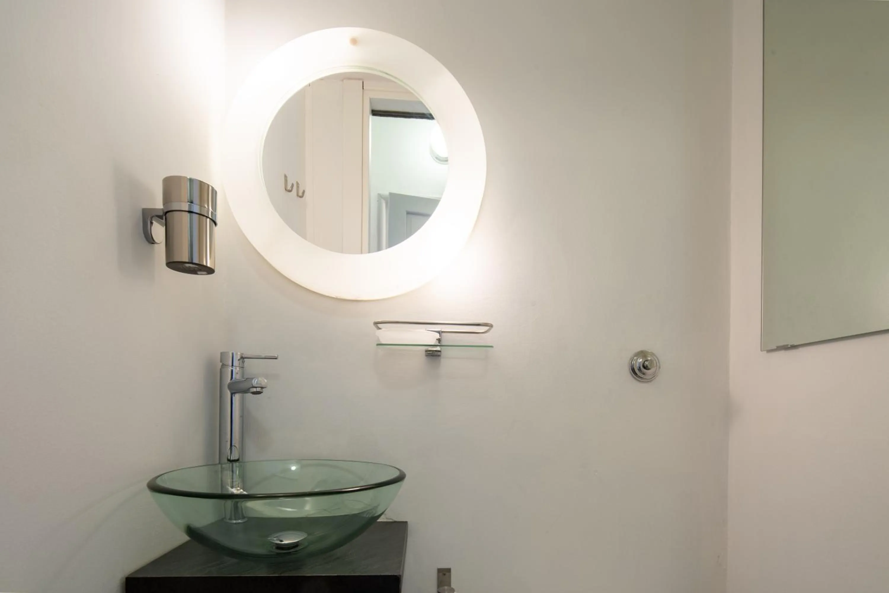 Bathroom in Central Station Apartment by Mmega