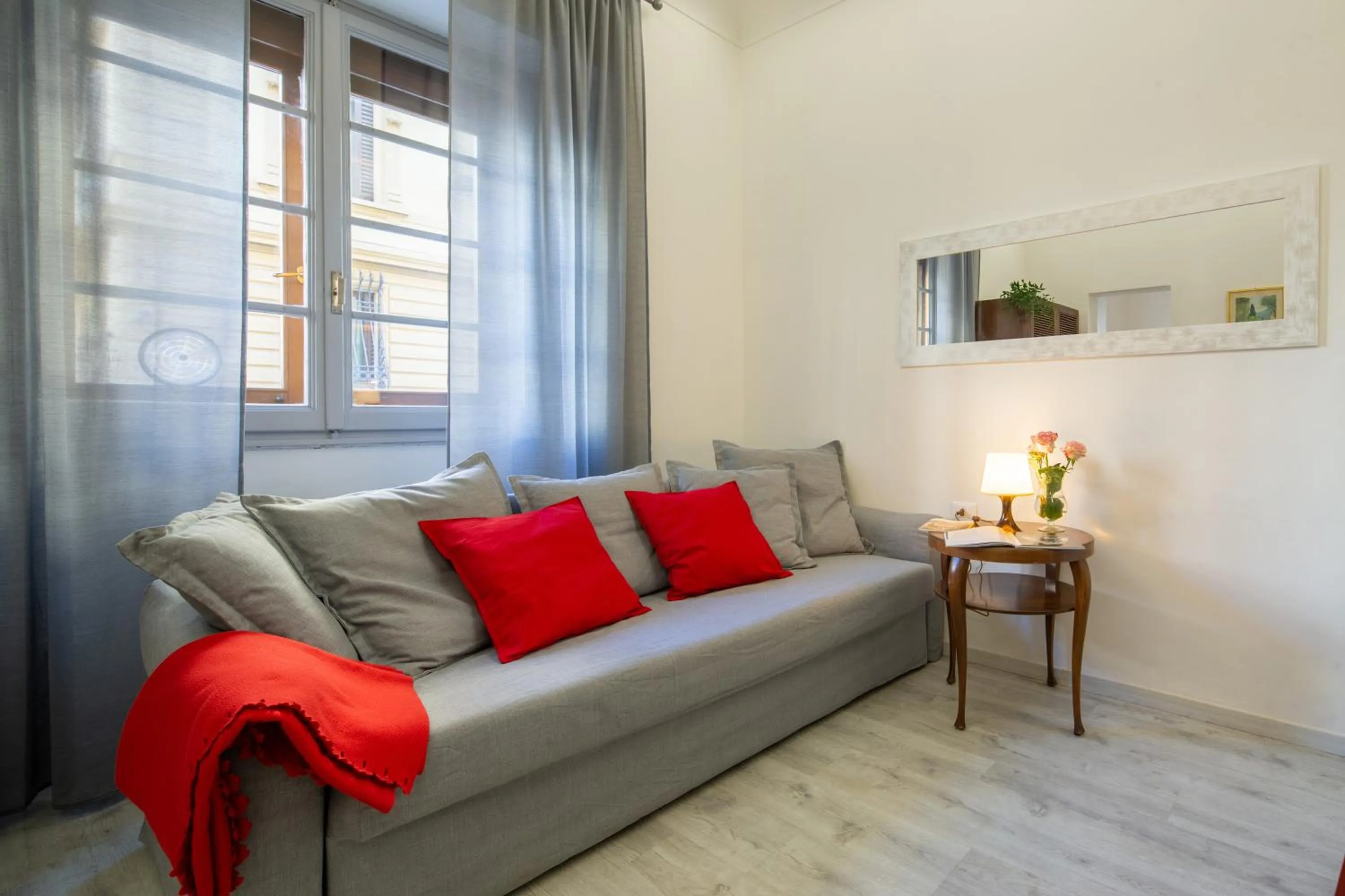 Living room in Central Station Apartment by Mmega