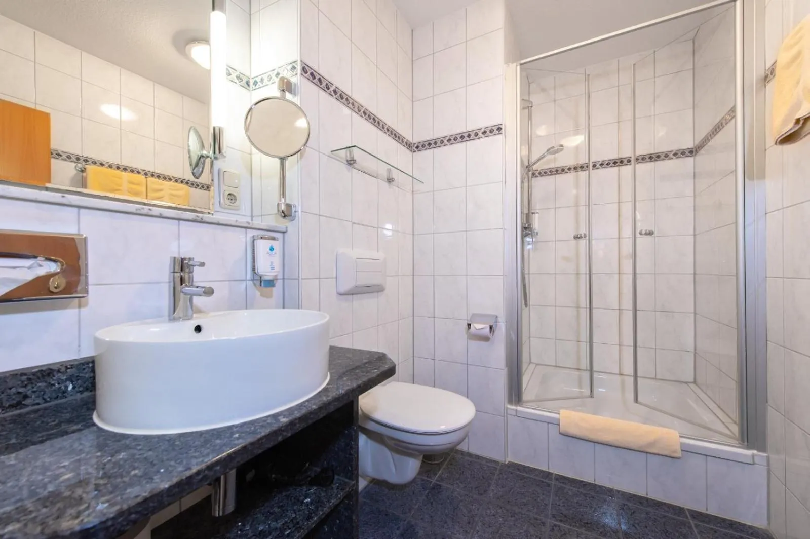 Shower in Dappers Wellness Hotel