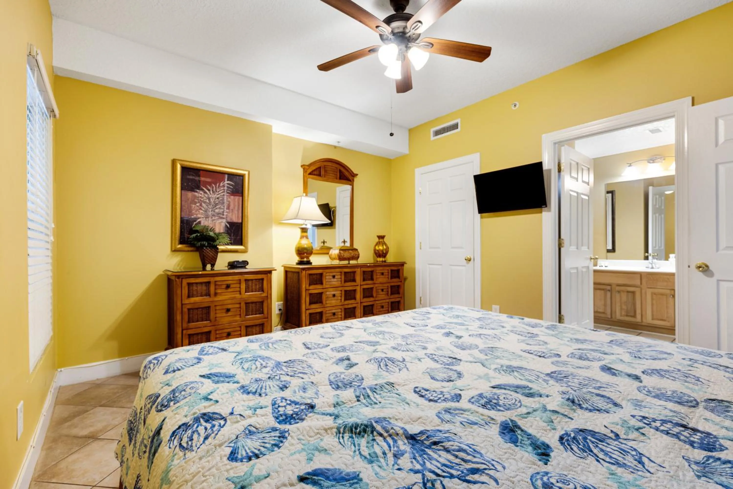 Bed in Ocean Reef 1709