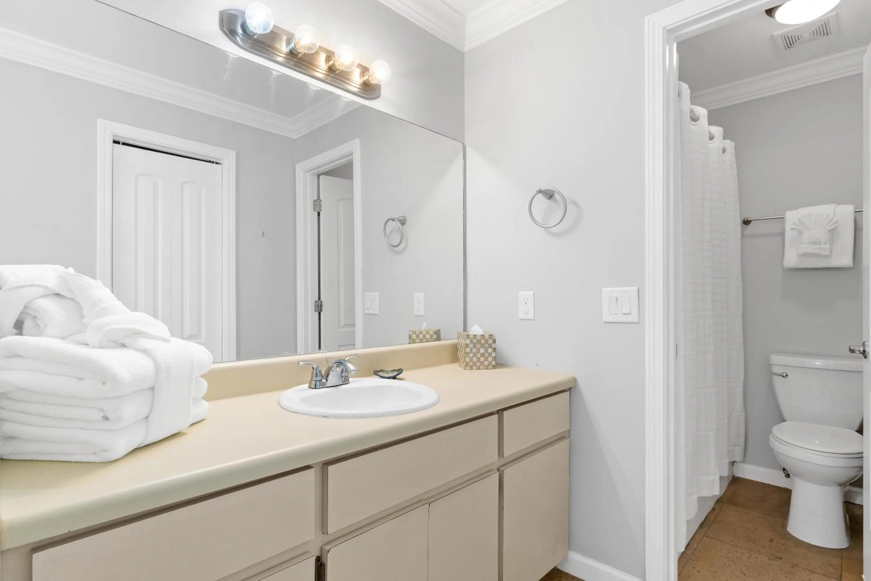 Shower in Harbur Arms - Pet Friendly