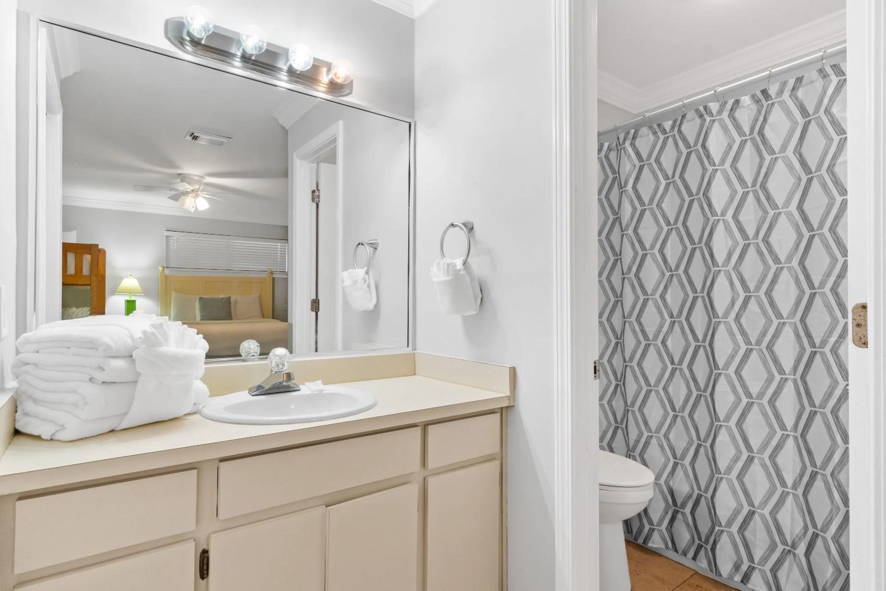 Shower in Harbur Arms - Pet Friendly