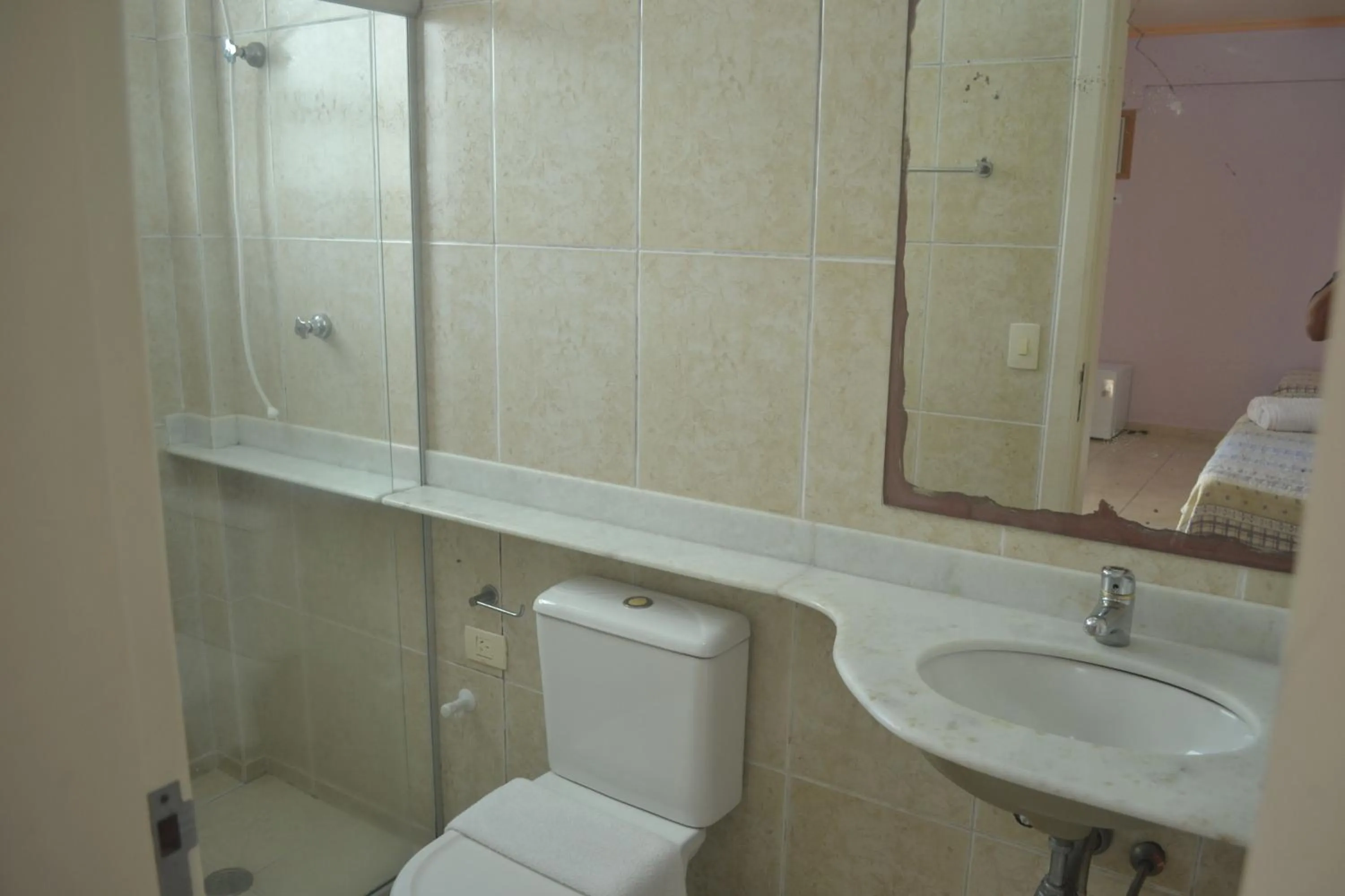 Shower in Hotel Canto do Atlântico