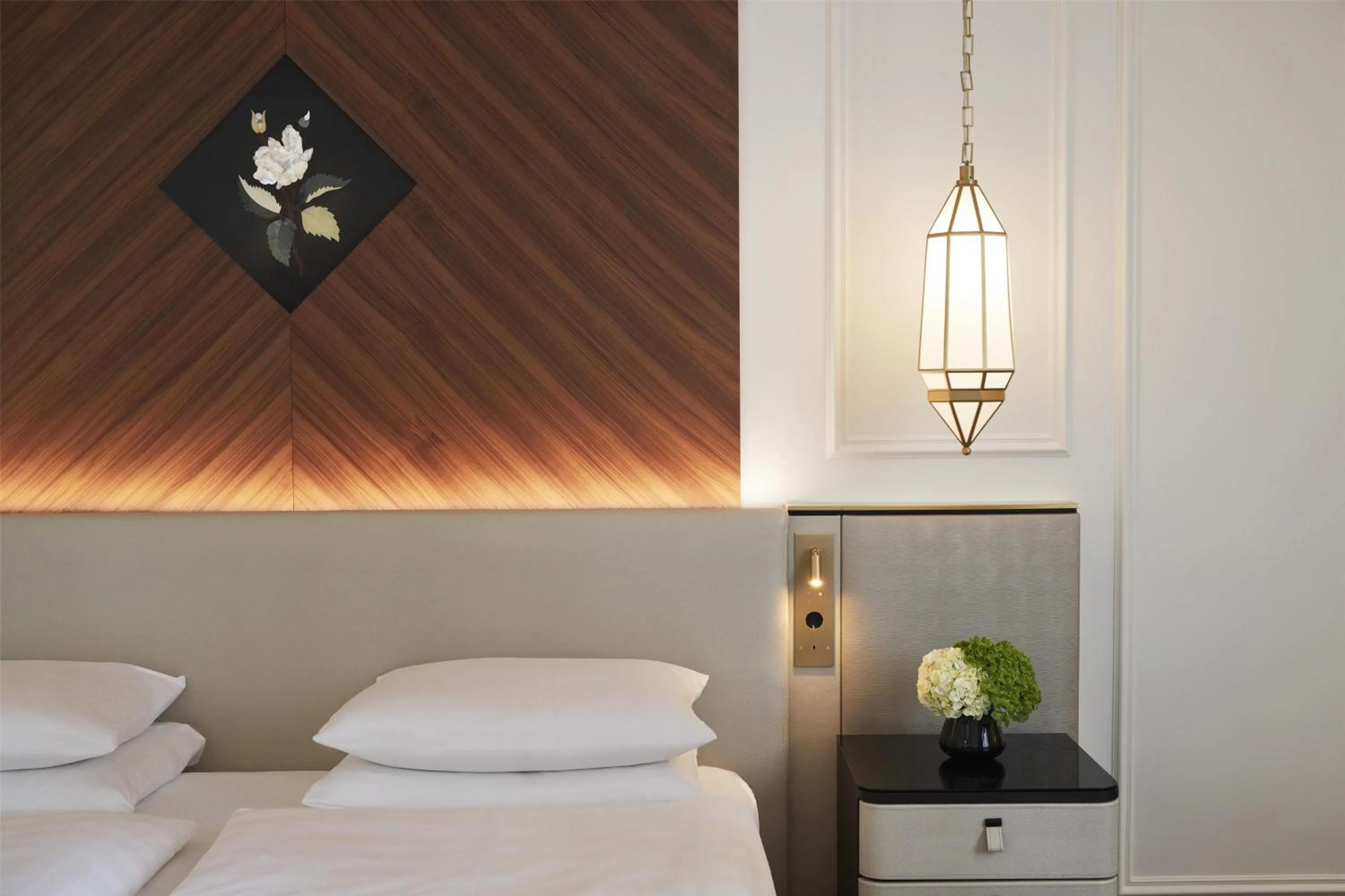 Bedroom, Bed in Vier Jahreszeiten Kempinski München