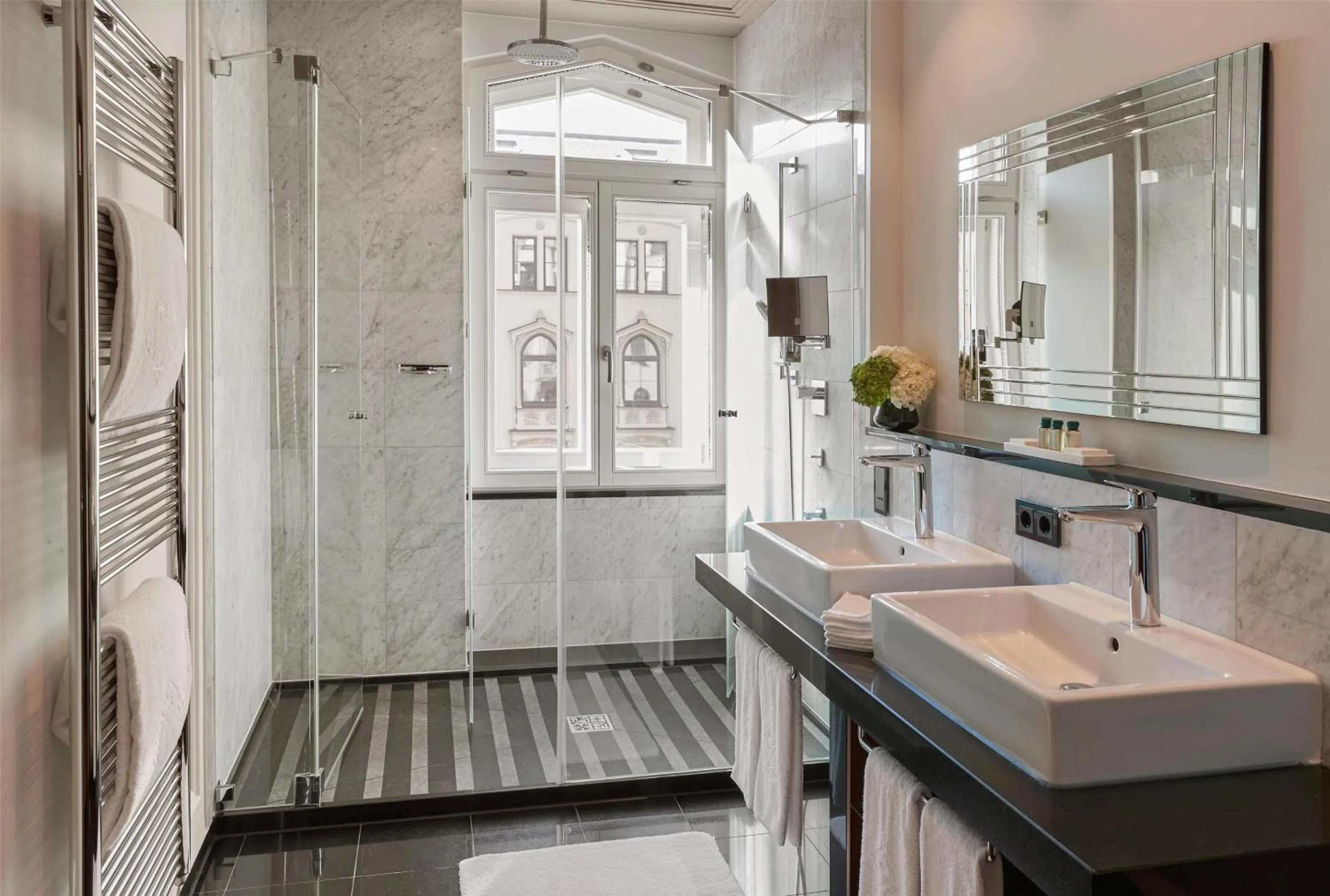 Bedroom in Vier Jahreszeiten Kempinski München