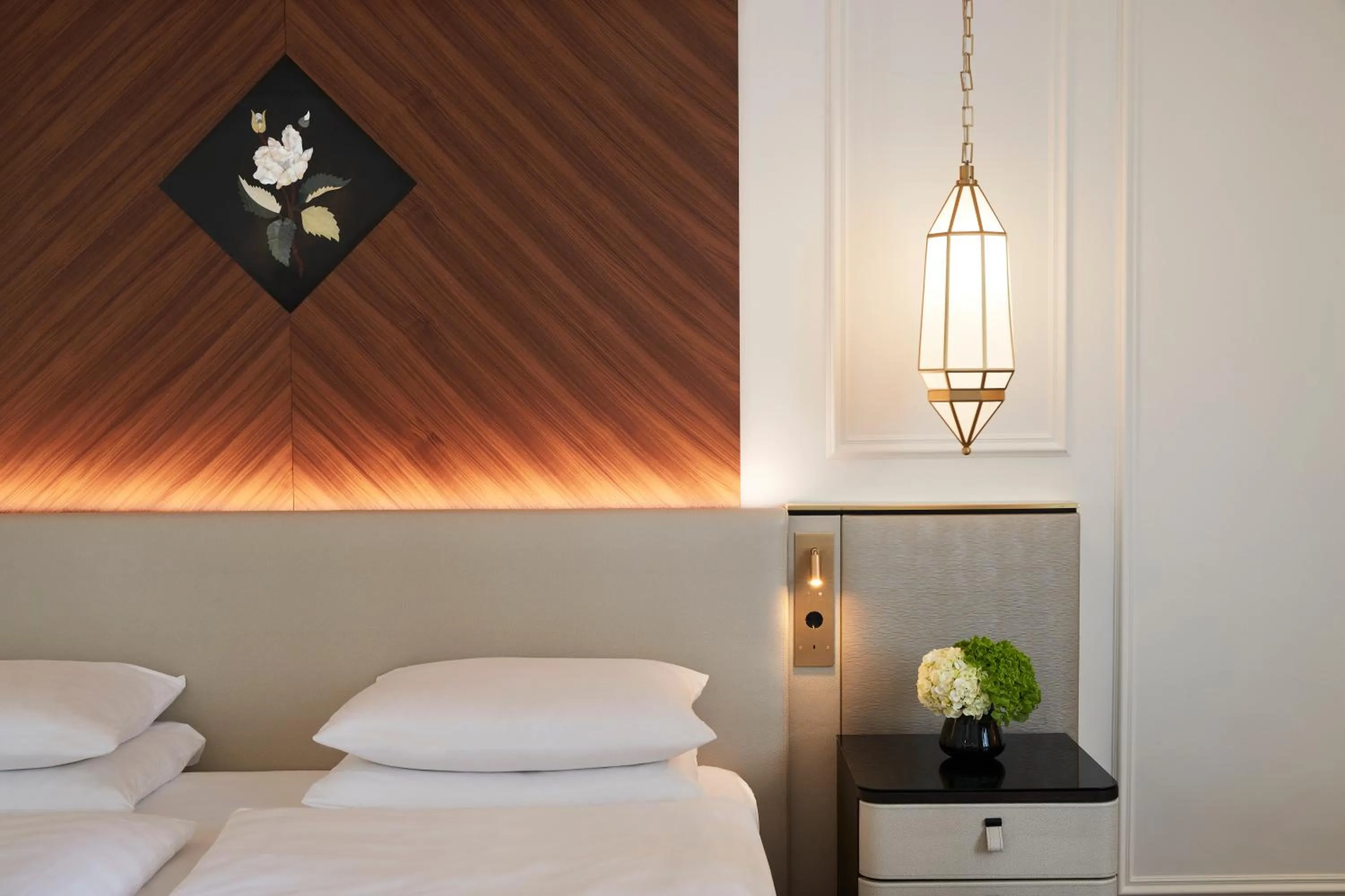 Bed in Vier Jahreszeiten Kempinski München