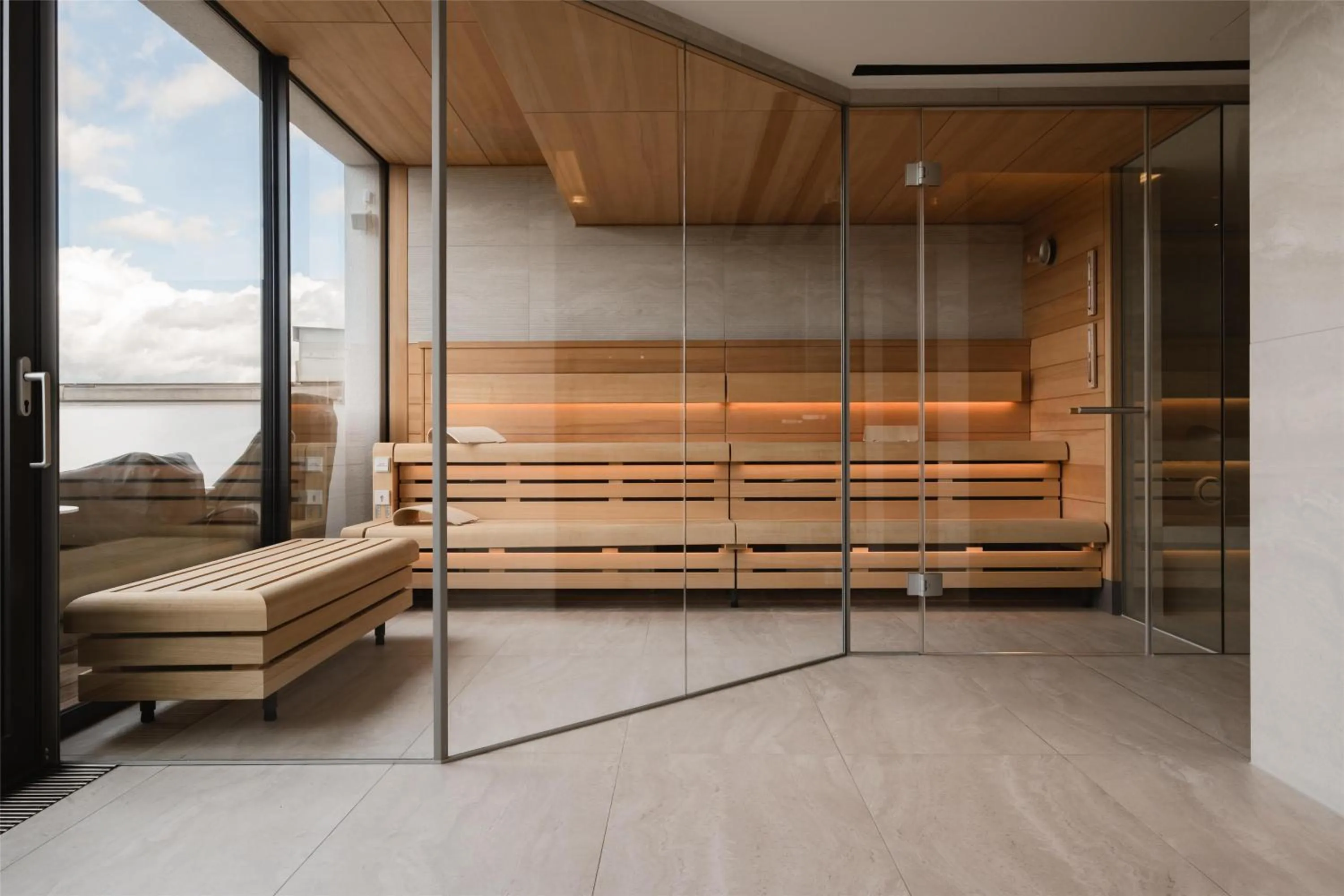 Spa and wellness centre/facilities, Bed in Vier Jahreszeiten Kempinski München