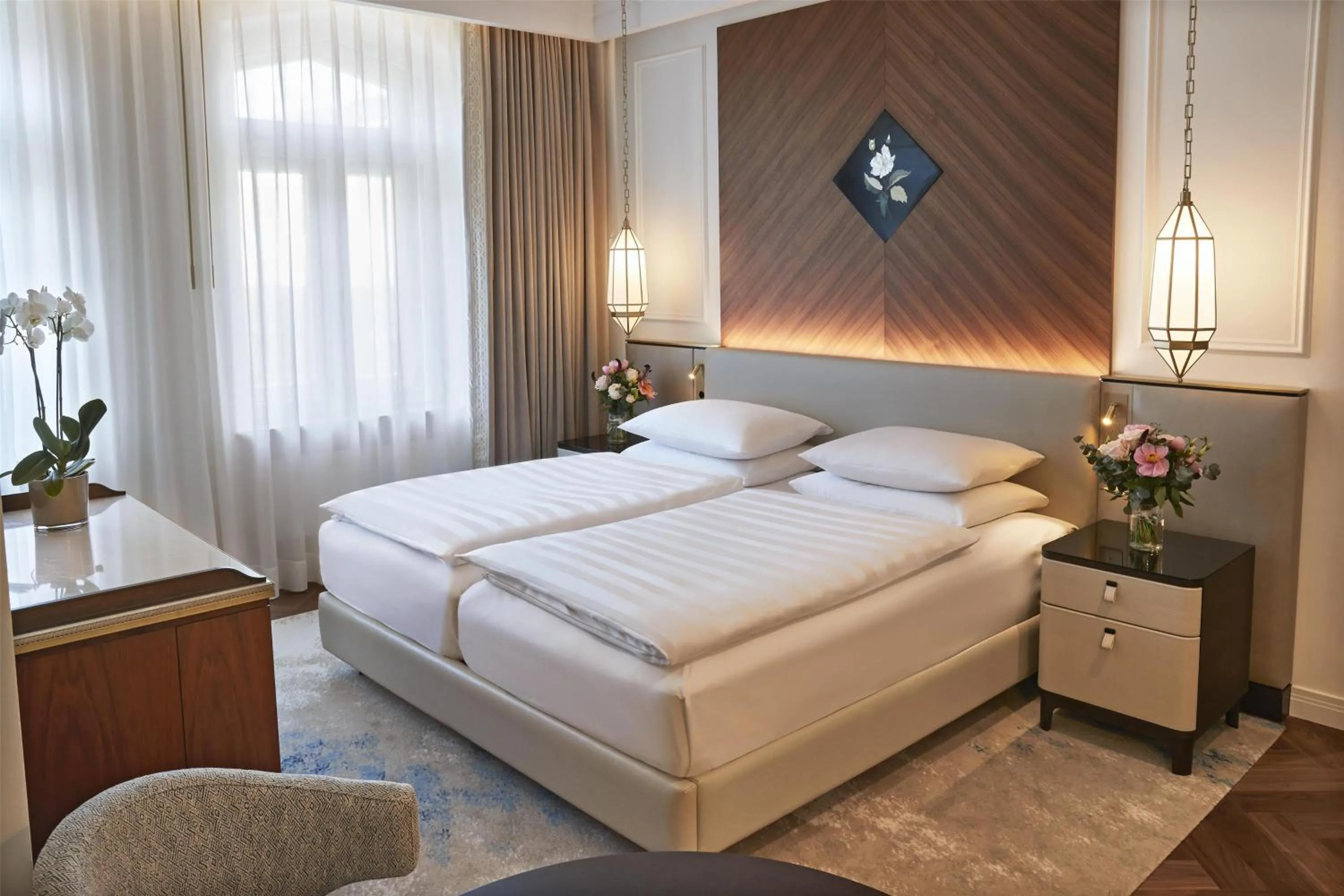 Property building, Bed in Vier Jahreszeiten Kempinski München