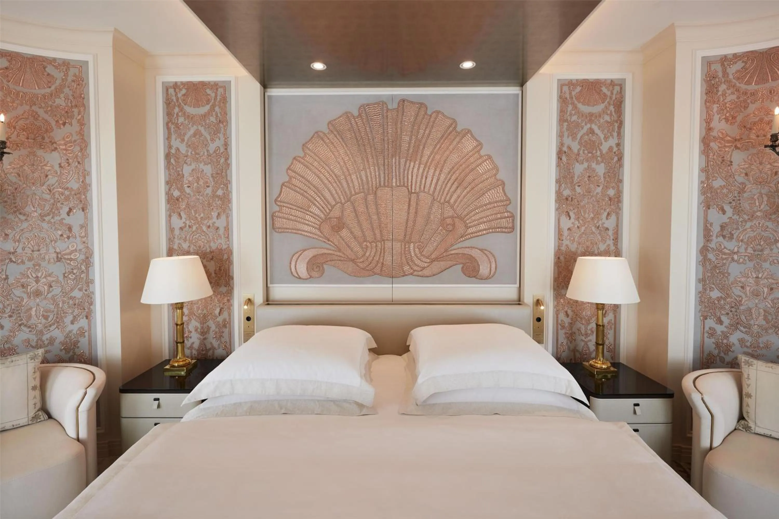 Bedroom, Bed in Vier Jahreszeiten Kempinski München