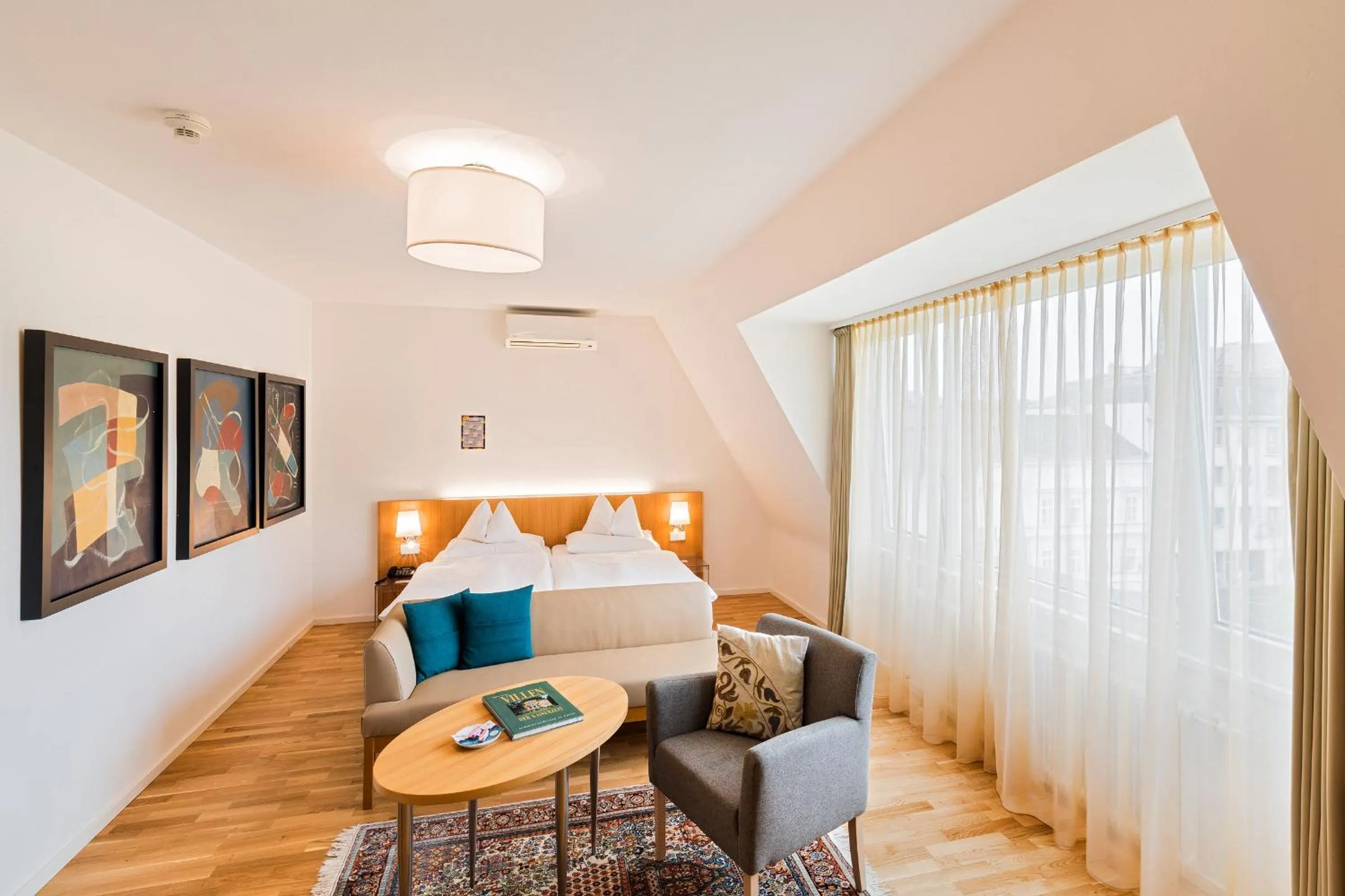 Photo of the whole room in At the Park Hotel