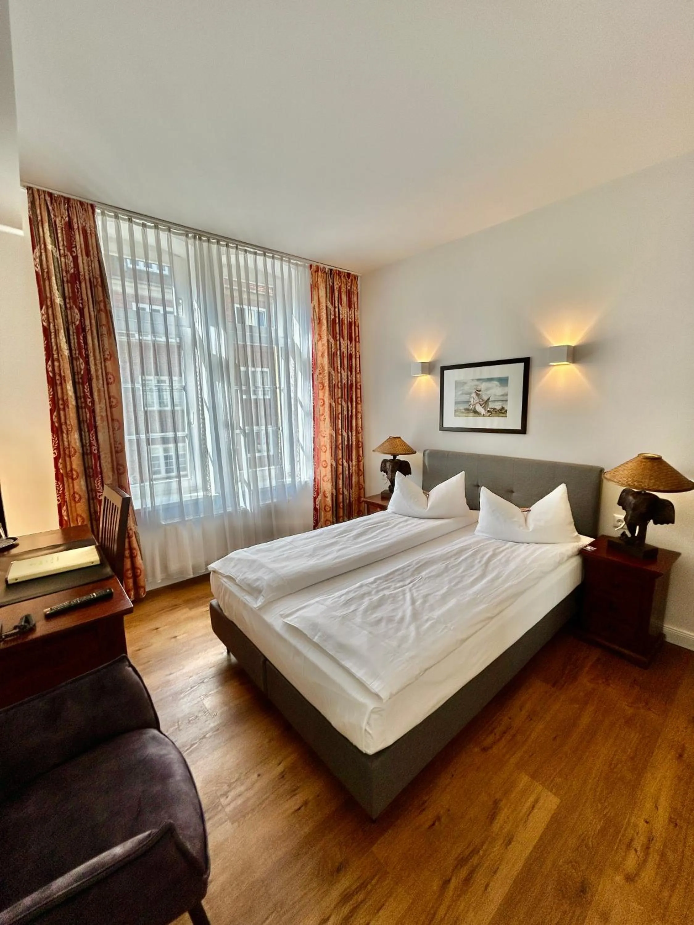 Photo of the whole room, Bed in Hotel Elefant