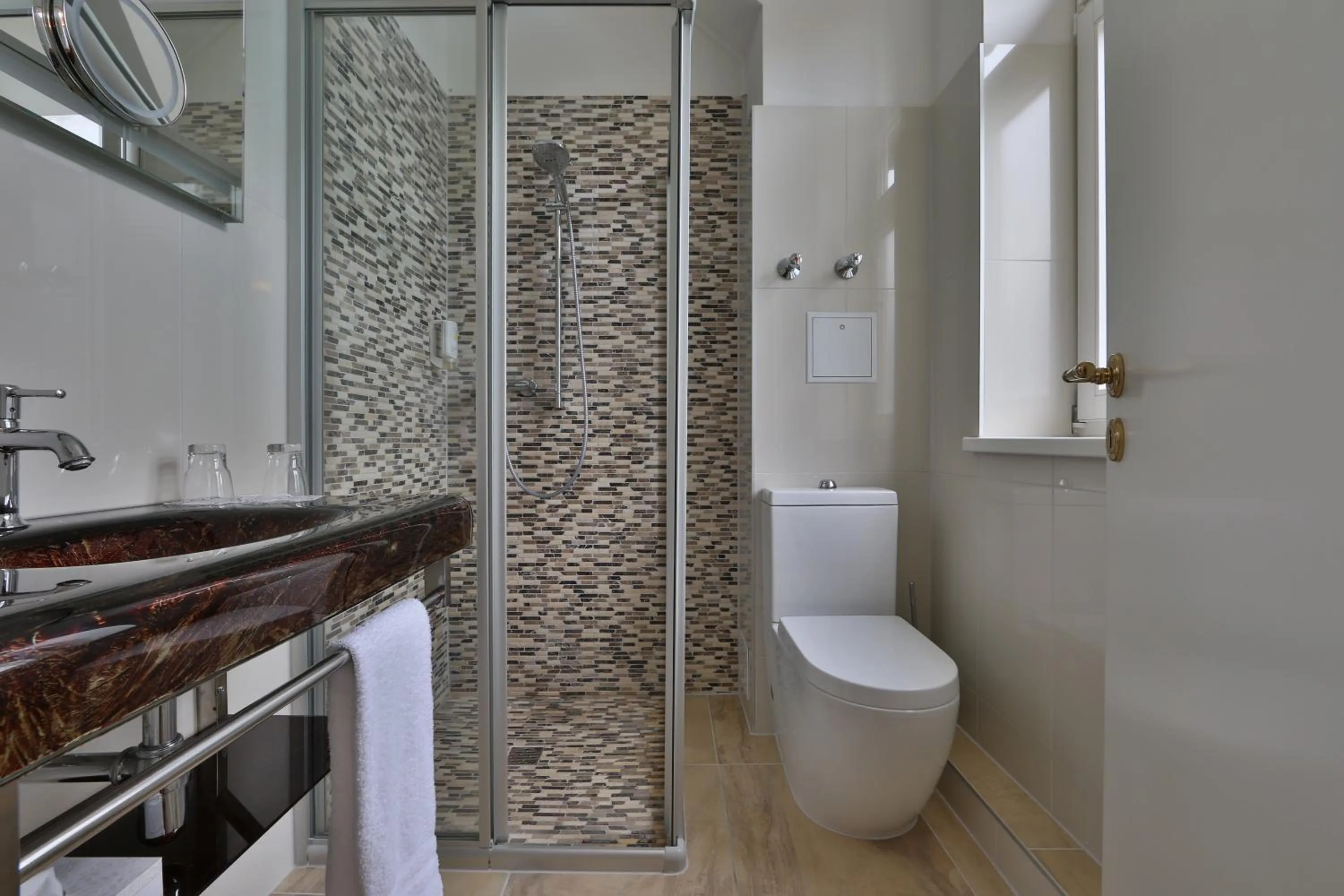 Bathroom in Hotel Elefant