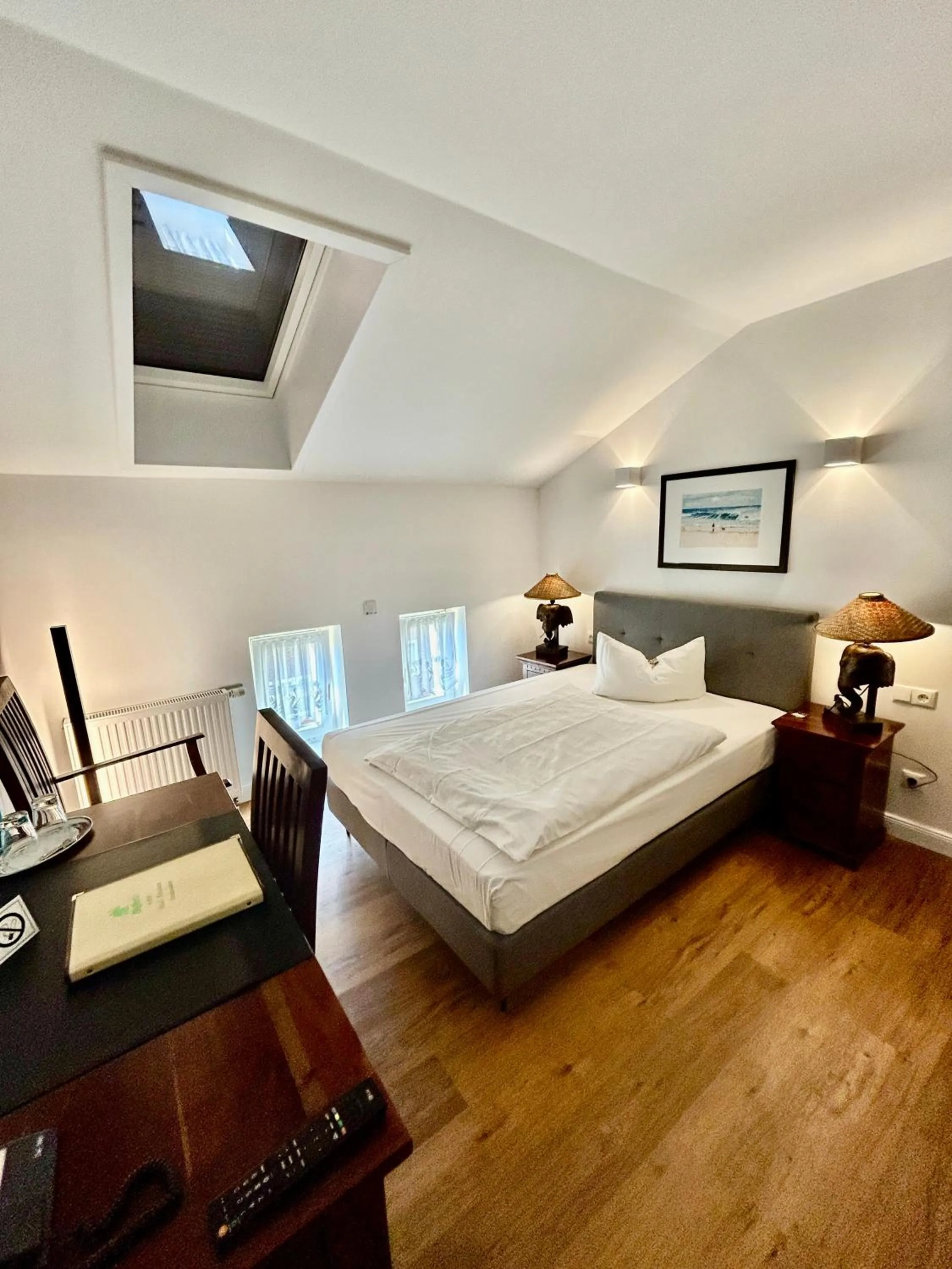 Photo of the whole room, Bed in Hotel Elefant