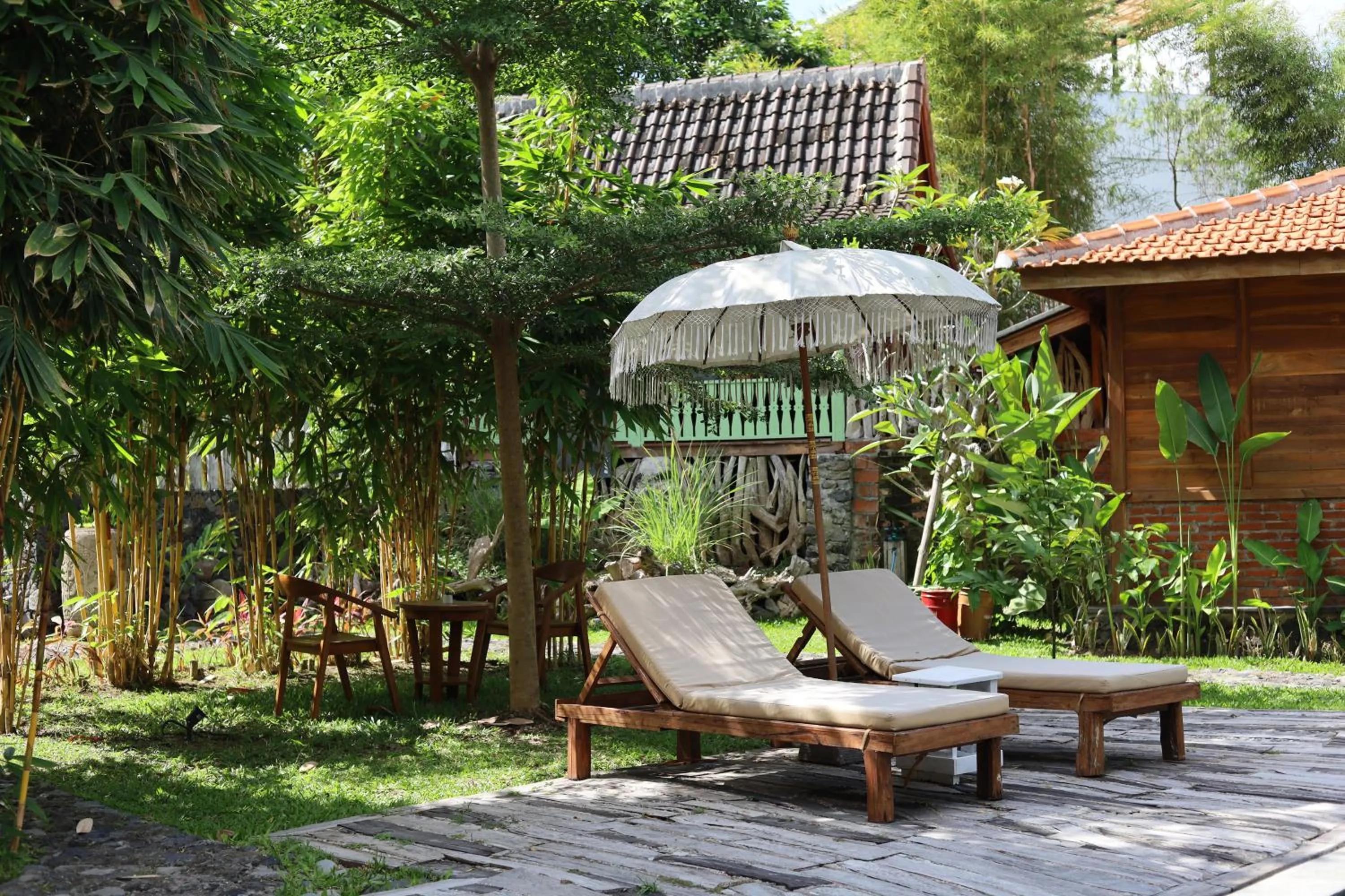 Garden in Ubuntu Bali Eco Yoga Retreat - CANGGU