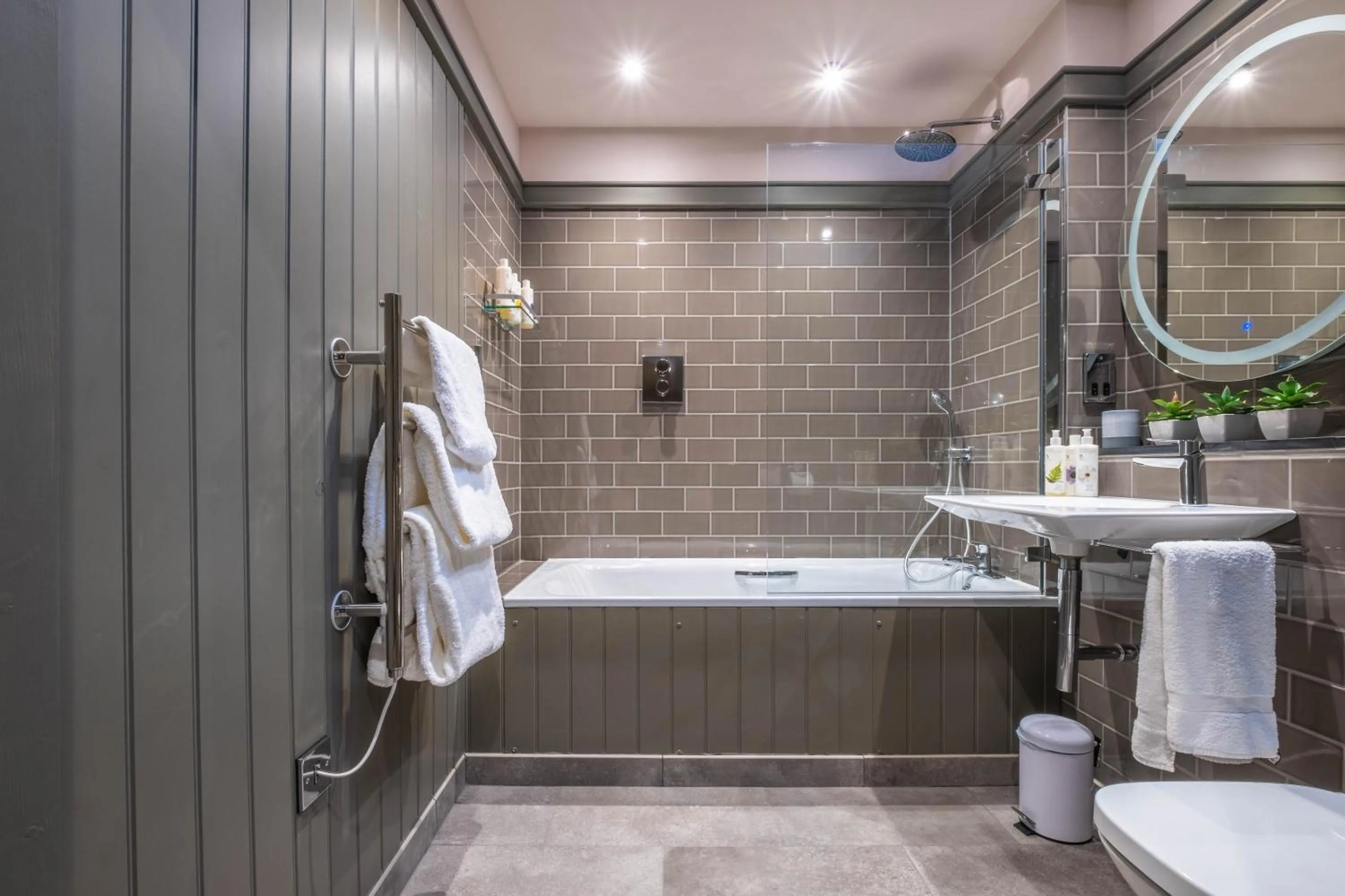 Bath in The Three Blackbirds