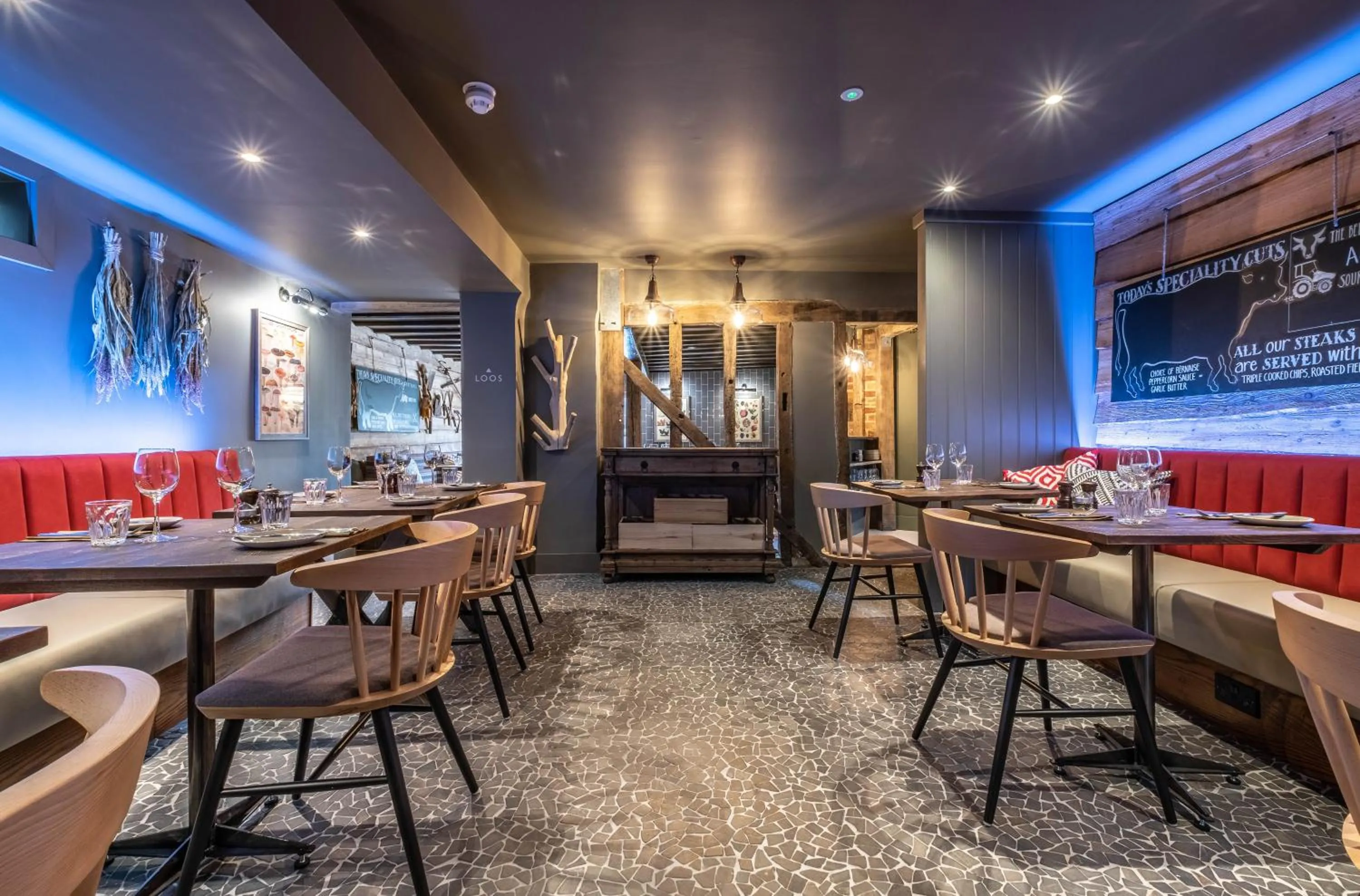 Restaurant/places to eat in The Three Blackbirds