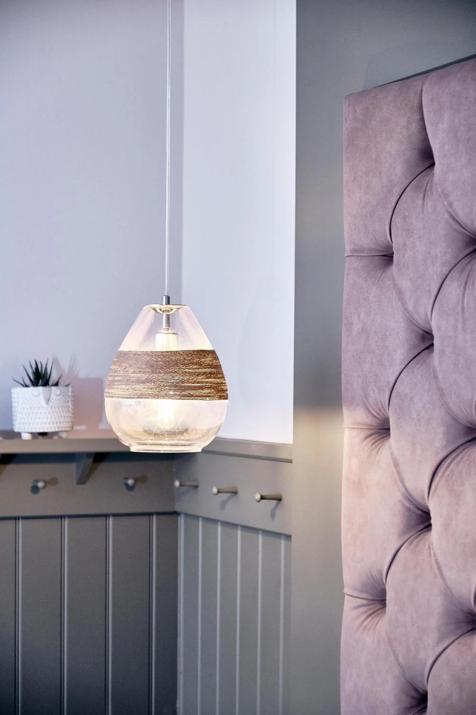 Decorative detail in The Three Blackbirds