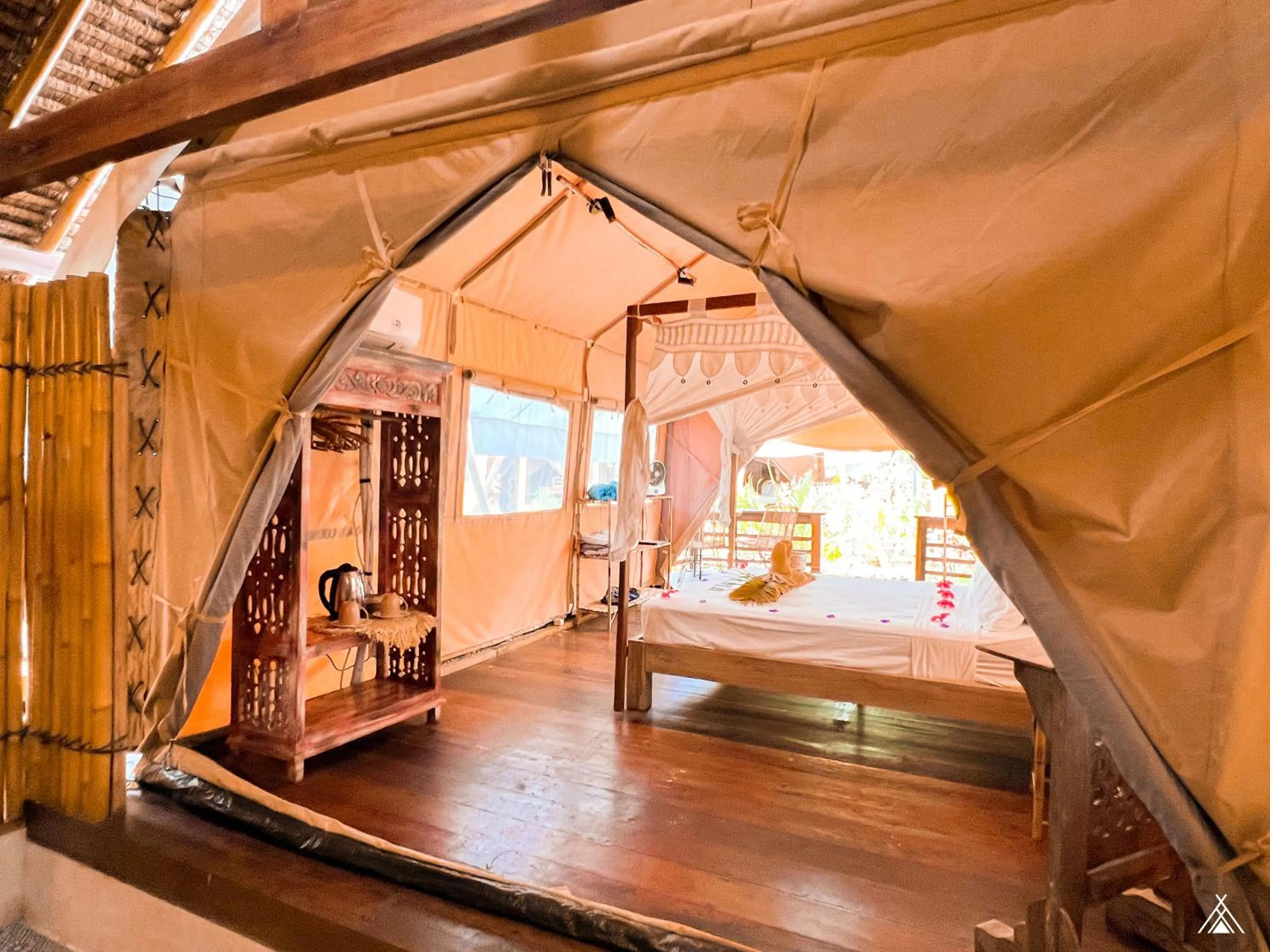 Bed in La Cocoteraie Ecolodge - Luxury Glamping Tents