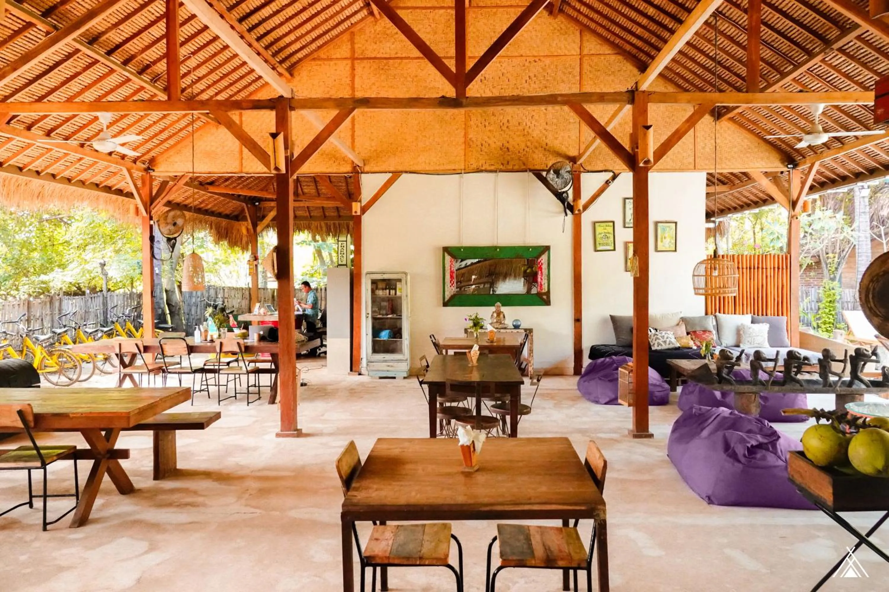 Restaurant/places to eat in La Cocoteraie Ecolodge - Luxury Glamping Tents