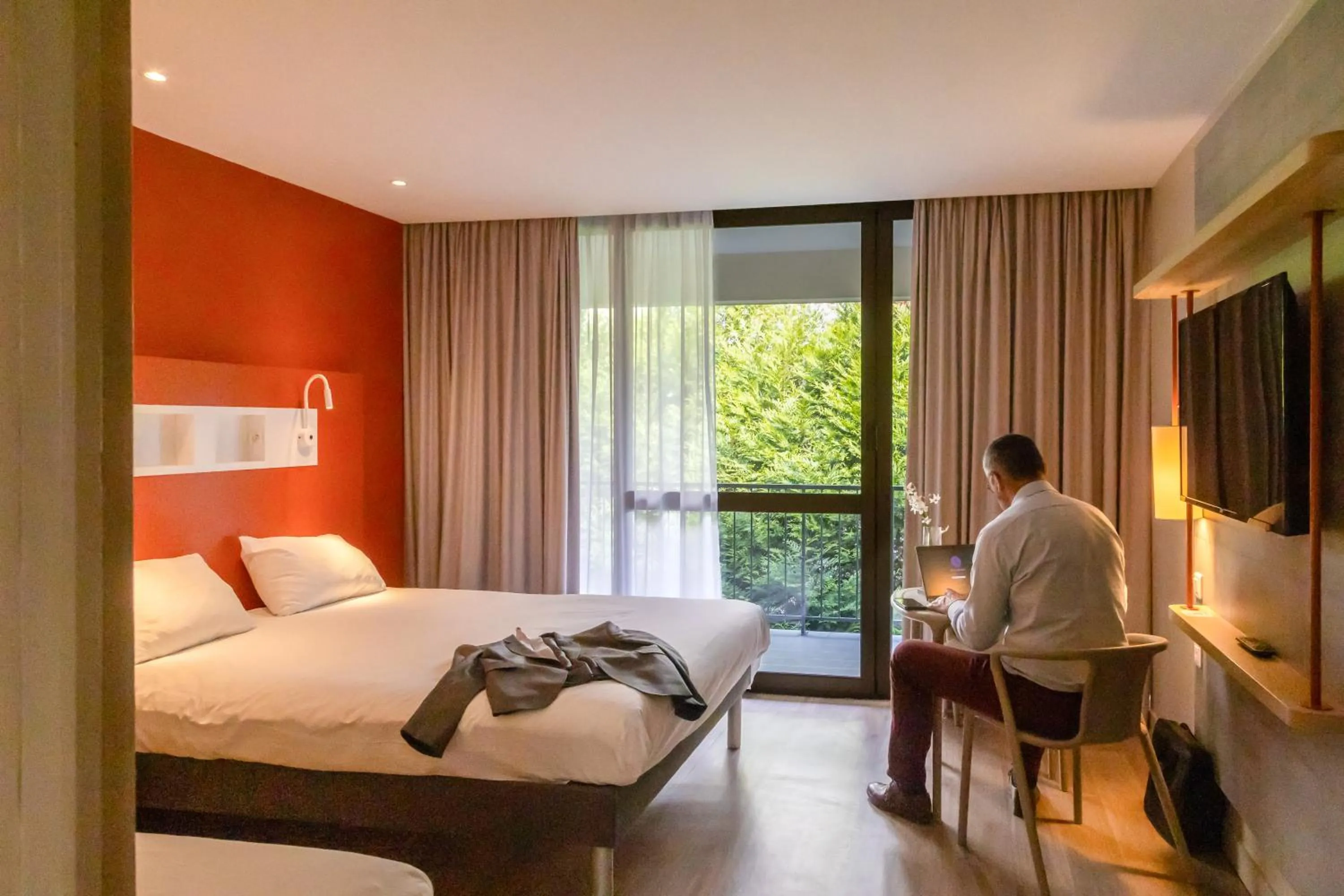 Photo of the whole room, Bed in ibis budget Le Puy En Velay