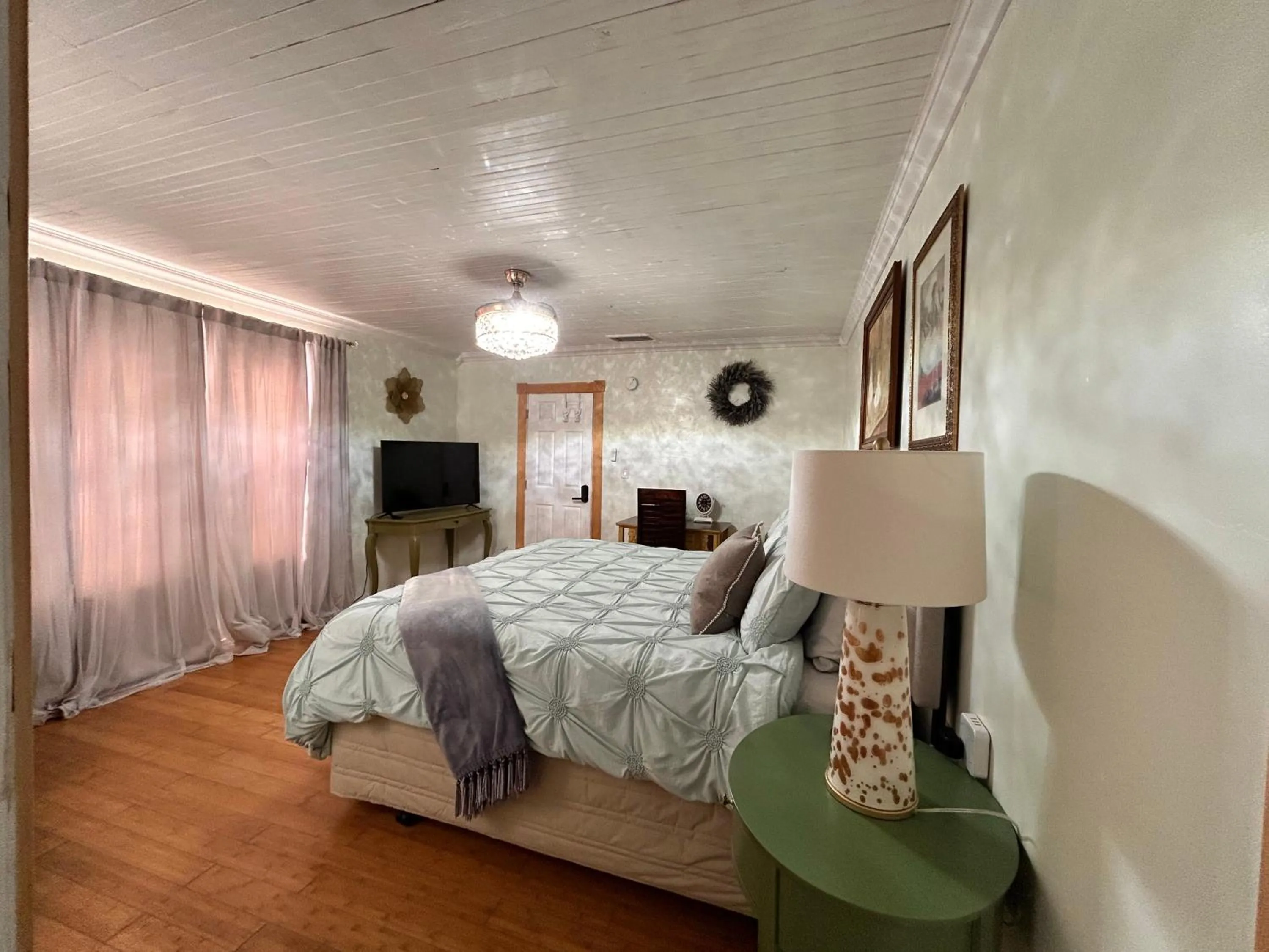 Bed in Manatee Palms